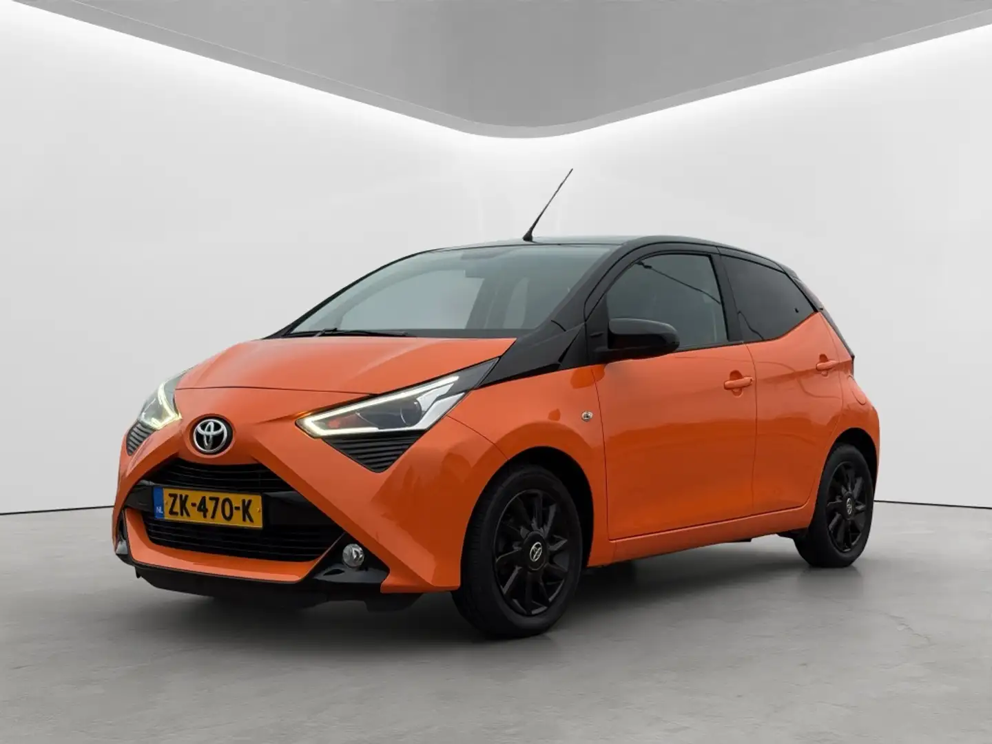 Toyota Aygo 1.0 VVT-i x-cite NL Auto NAP Camera Airco Braun - 1