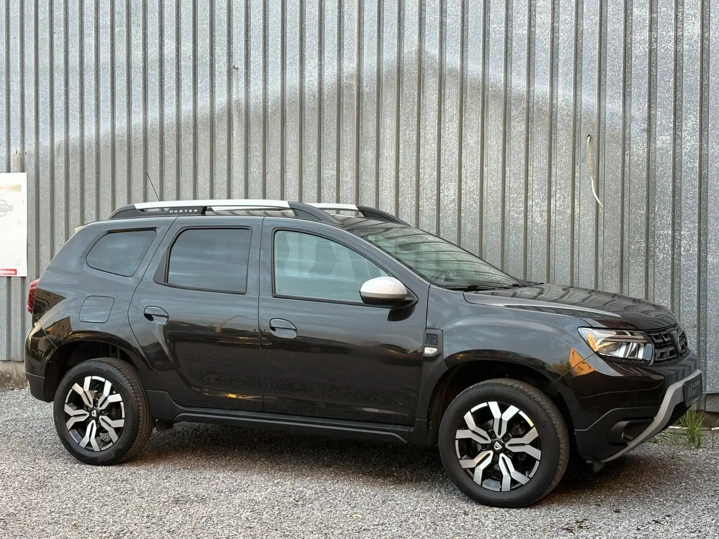 Dacia Duster II Prestige°KAMERA°AHK°LED°TÜV NEU° Schwarz - 1