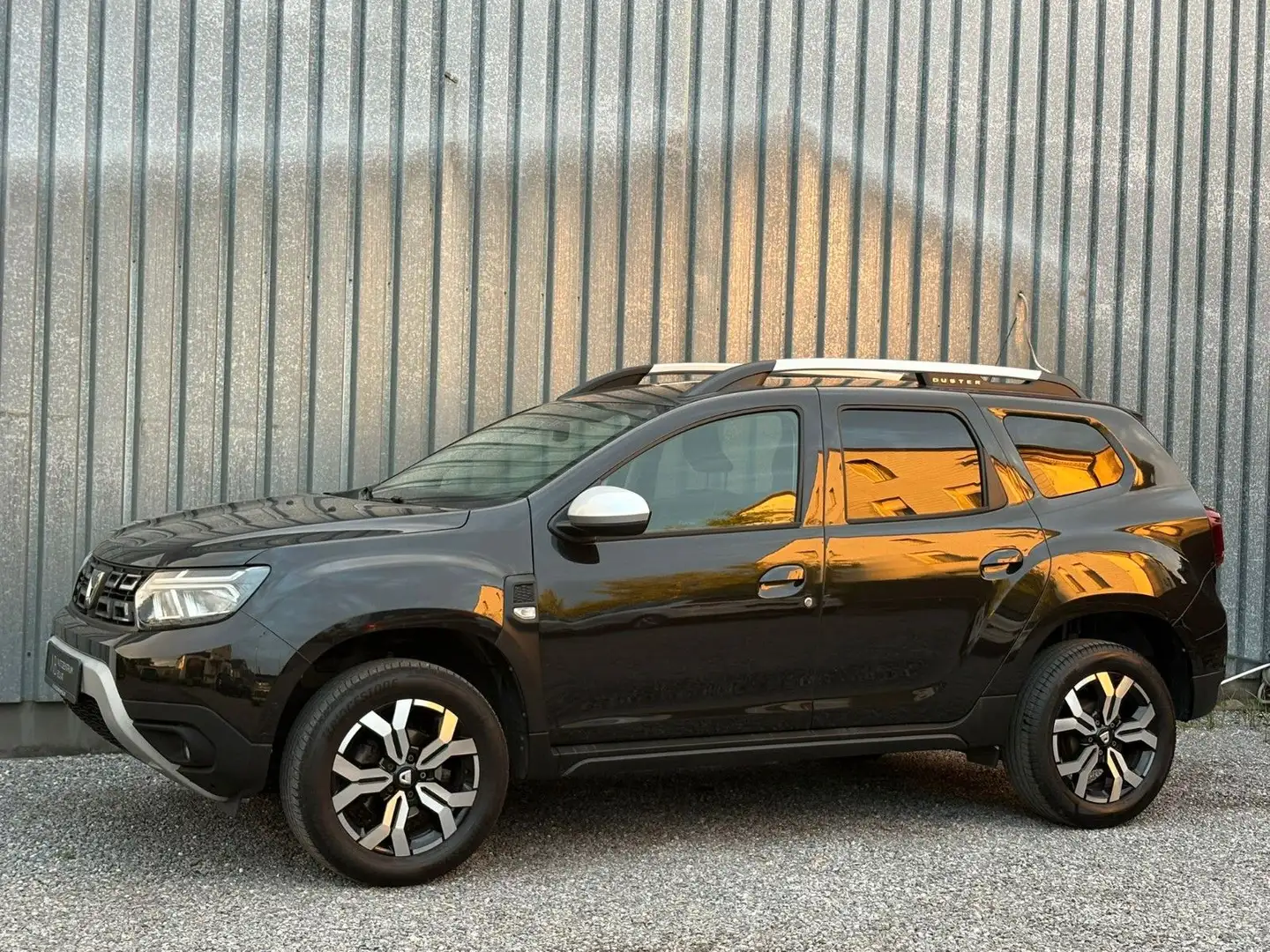 Dacia Duster II Prestige°KAMERA°AHK°LED°TÜV NEU° Schwarz - 2