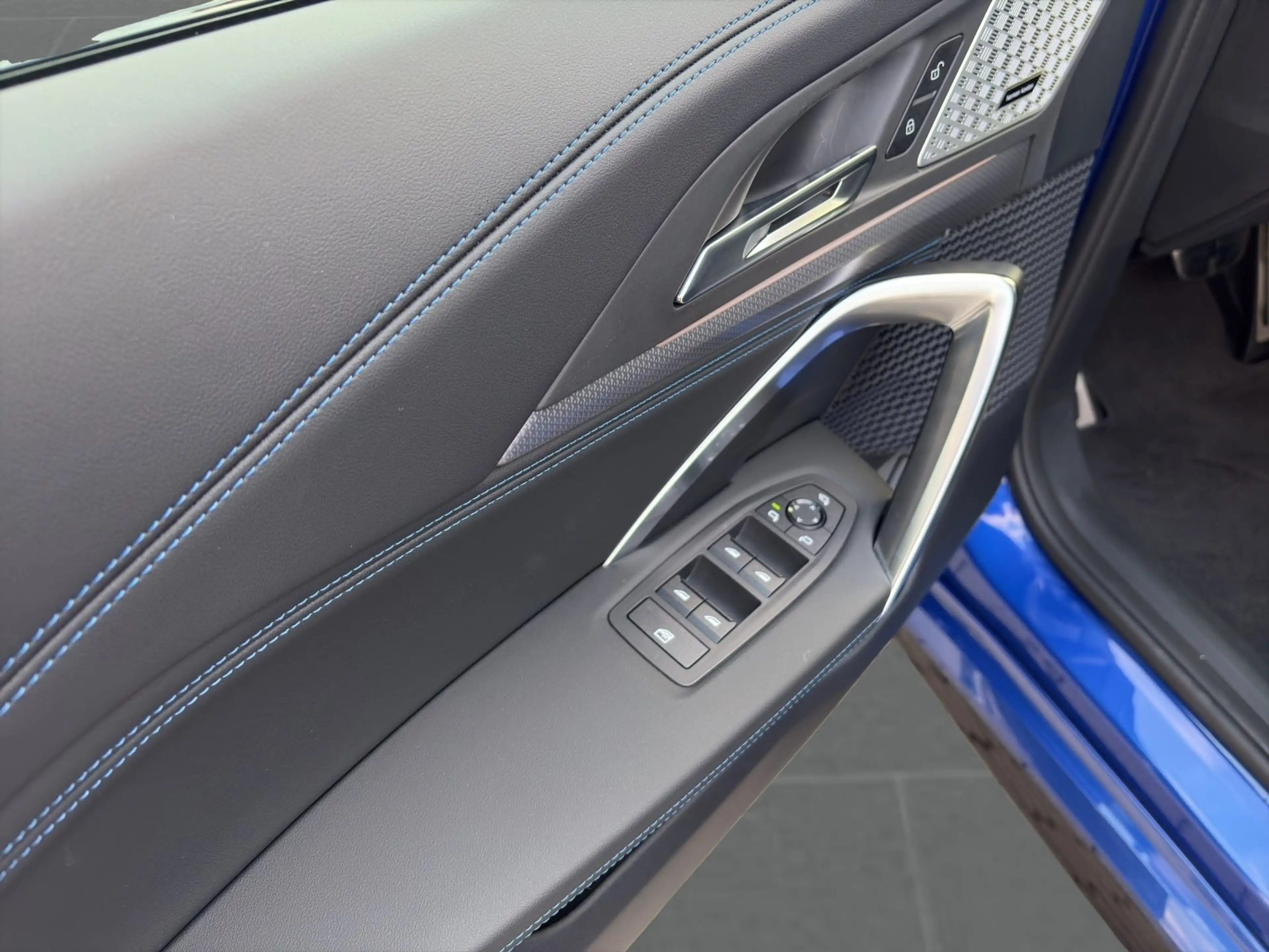 BMW X1 M35i xDrive M SportPro 20'" AHK Pano 360° ACC — photo 12