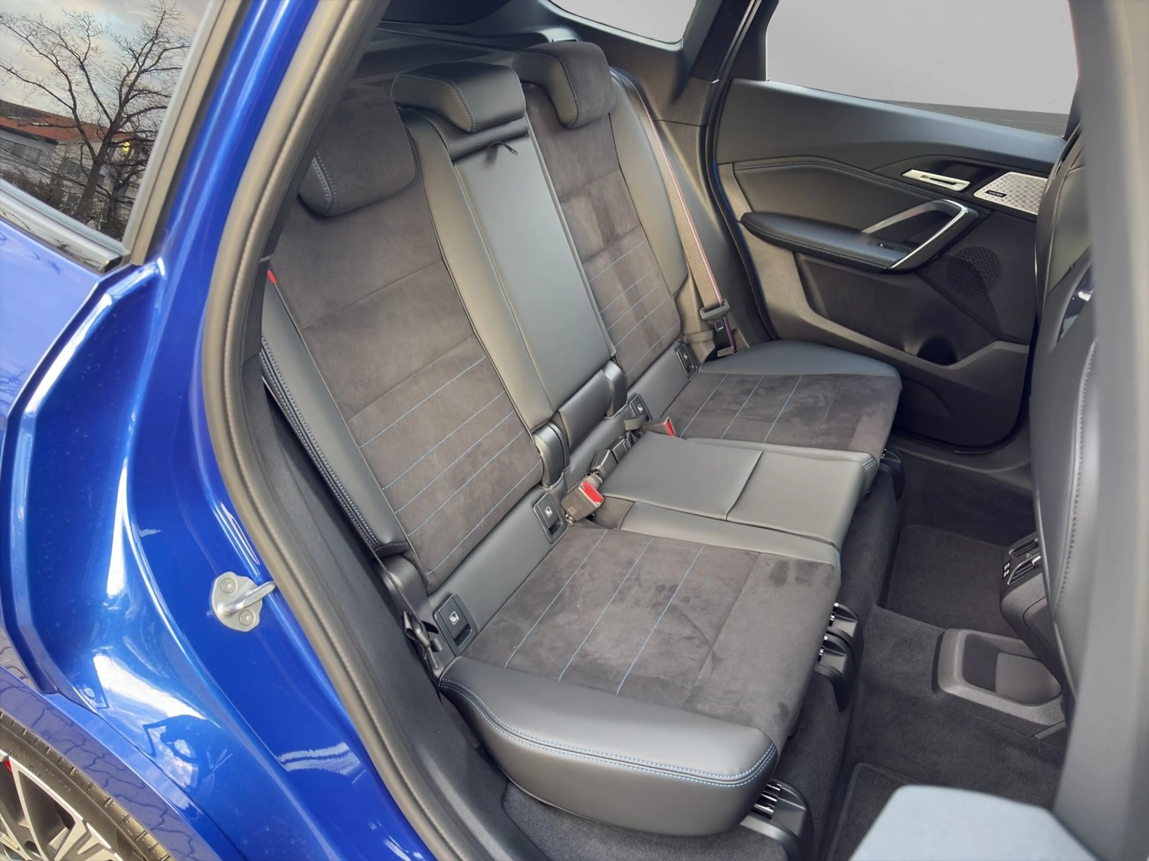 BMW X1 M35i xDrive M SportPro 20'" AHK Pano 360° ACC — photo 15