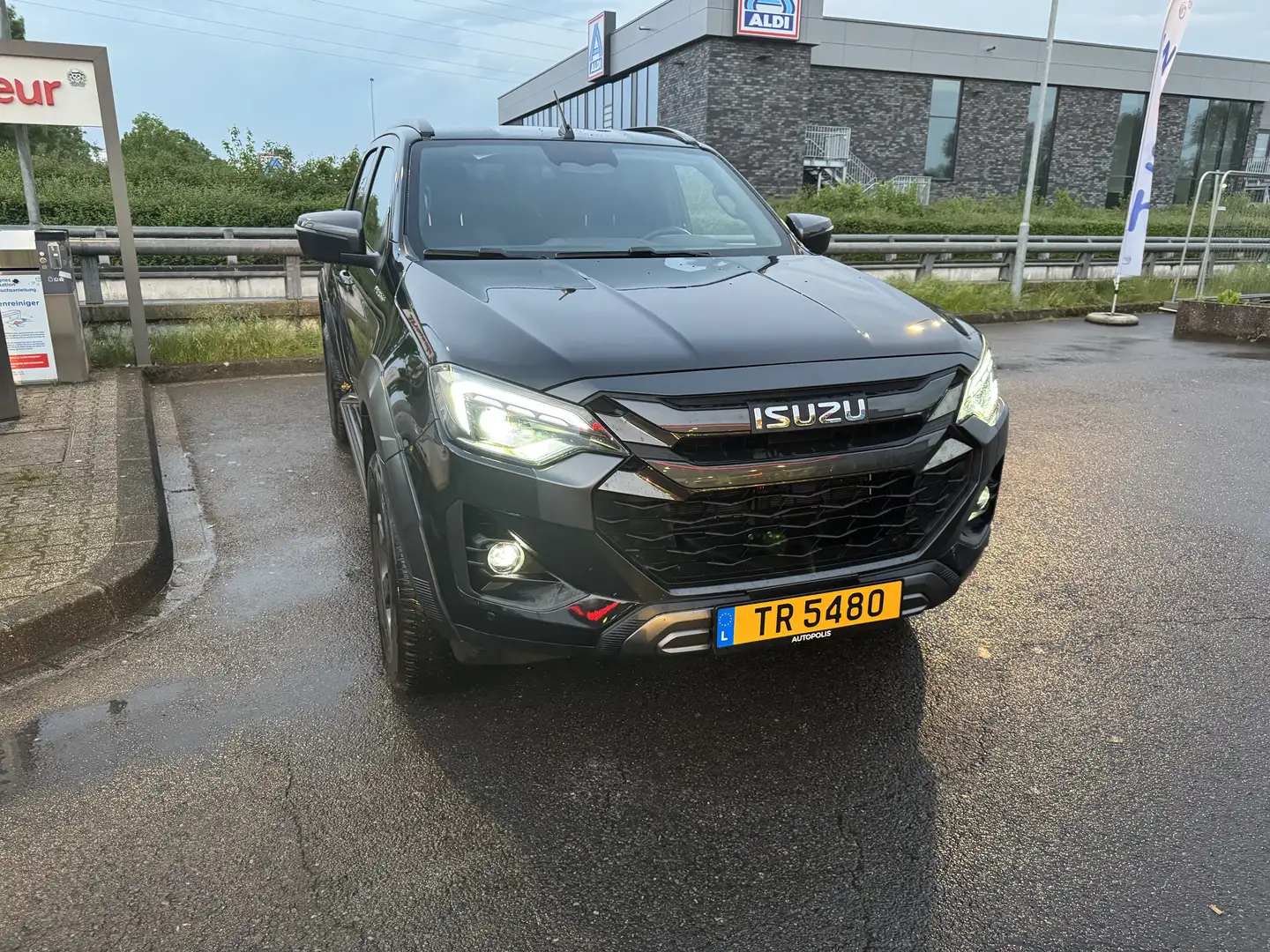 Isuzu D-Max Double Cab 4WD Autm. V-Cross - 1