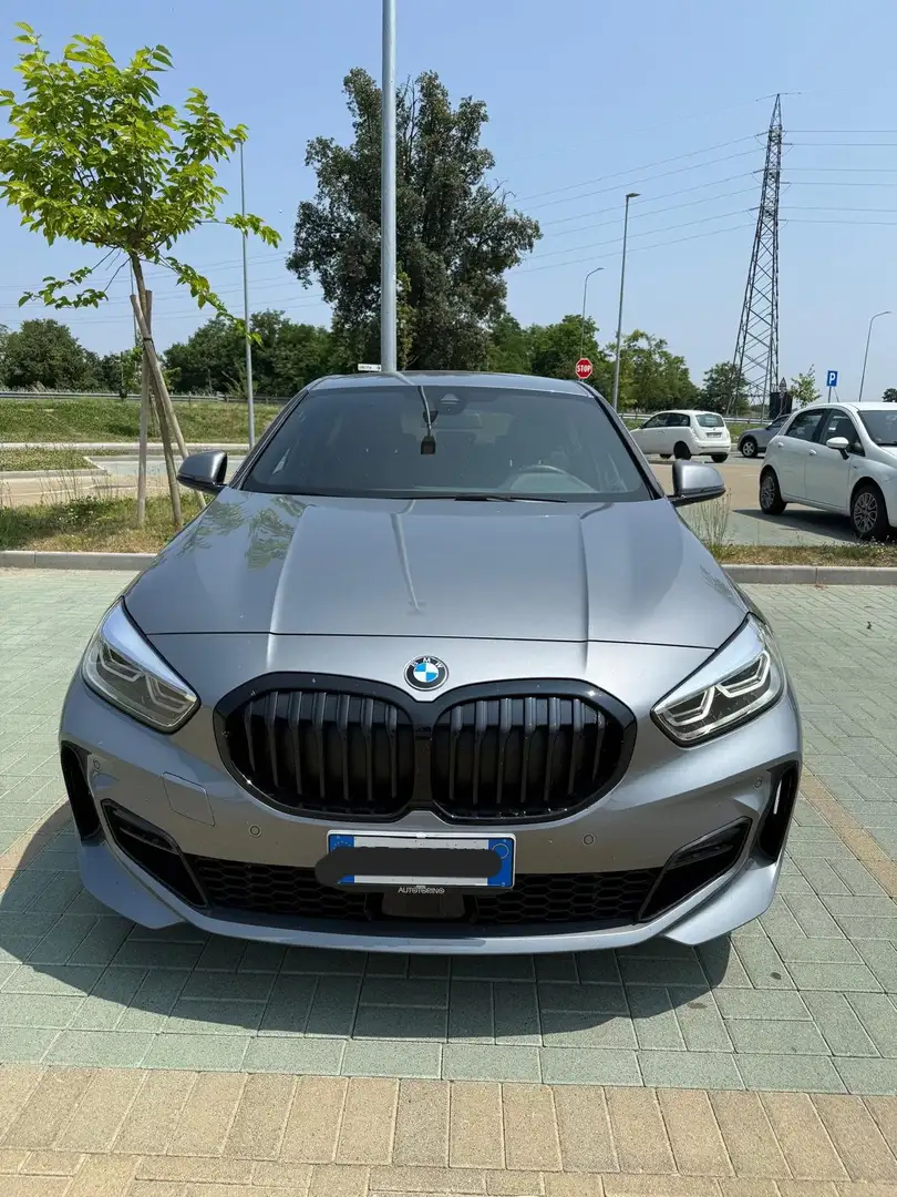 BMW 118 M SPORT Grau - 1