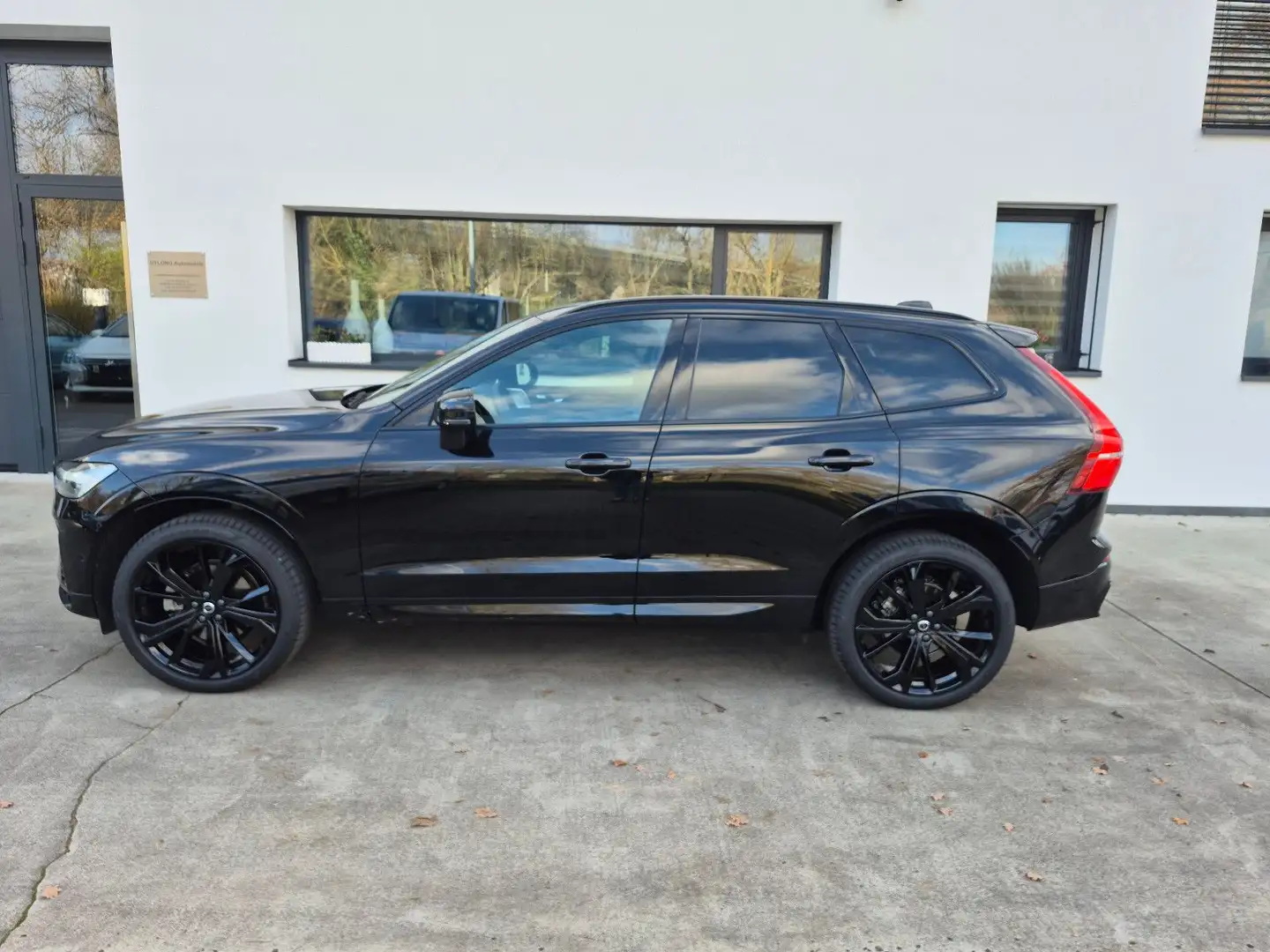 Volvo XC60 XC60 Ultra Black Edition B5 AWD+Panorama+. Zwart - 1