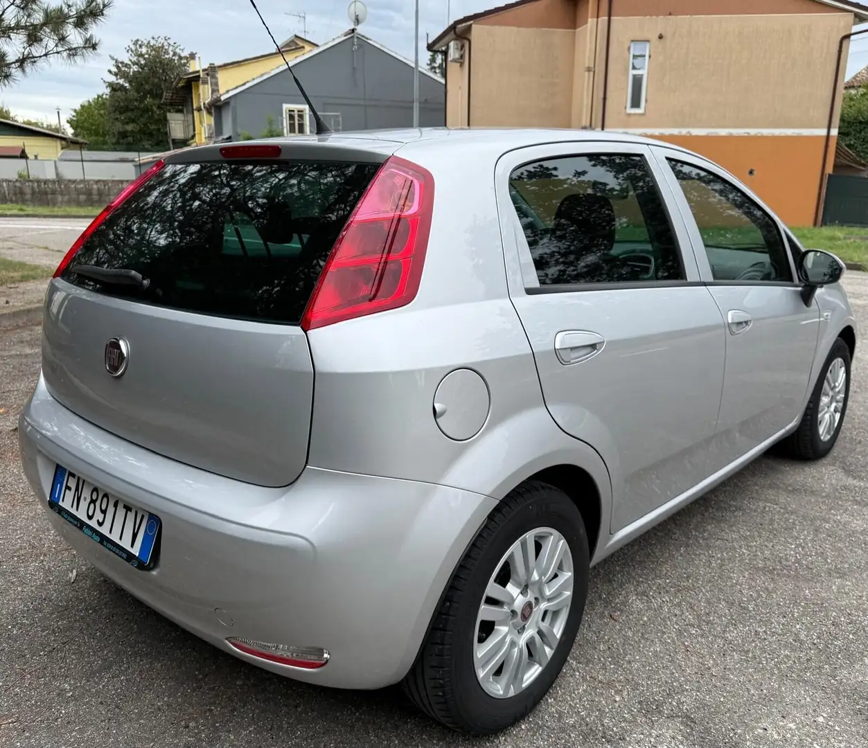 Fiat Punto 1.3 MJT II S&S 95 CV 5 porte Street Argento - 2