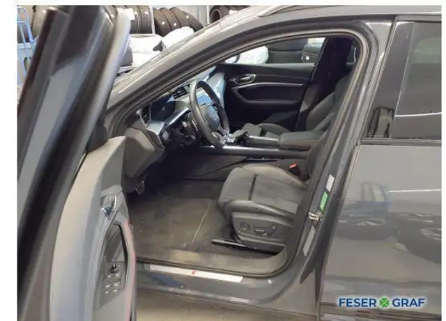 Audi Q8 E-Tron view 4