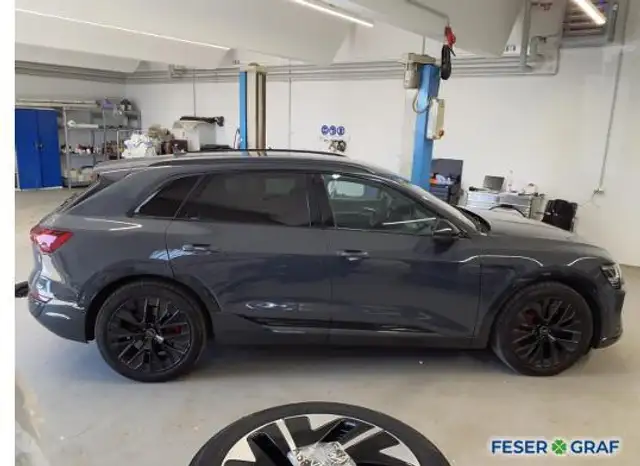 Audi Q8 E-Tron view 3