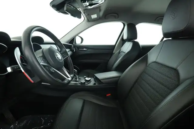 Alfa Romeo Stelvio view 5