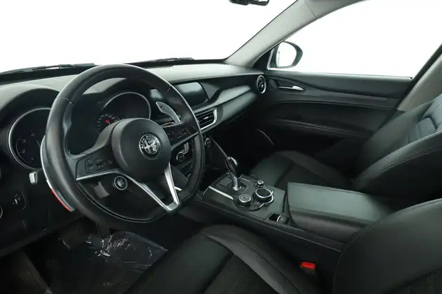 Alfa Romeo Stelvio view 4