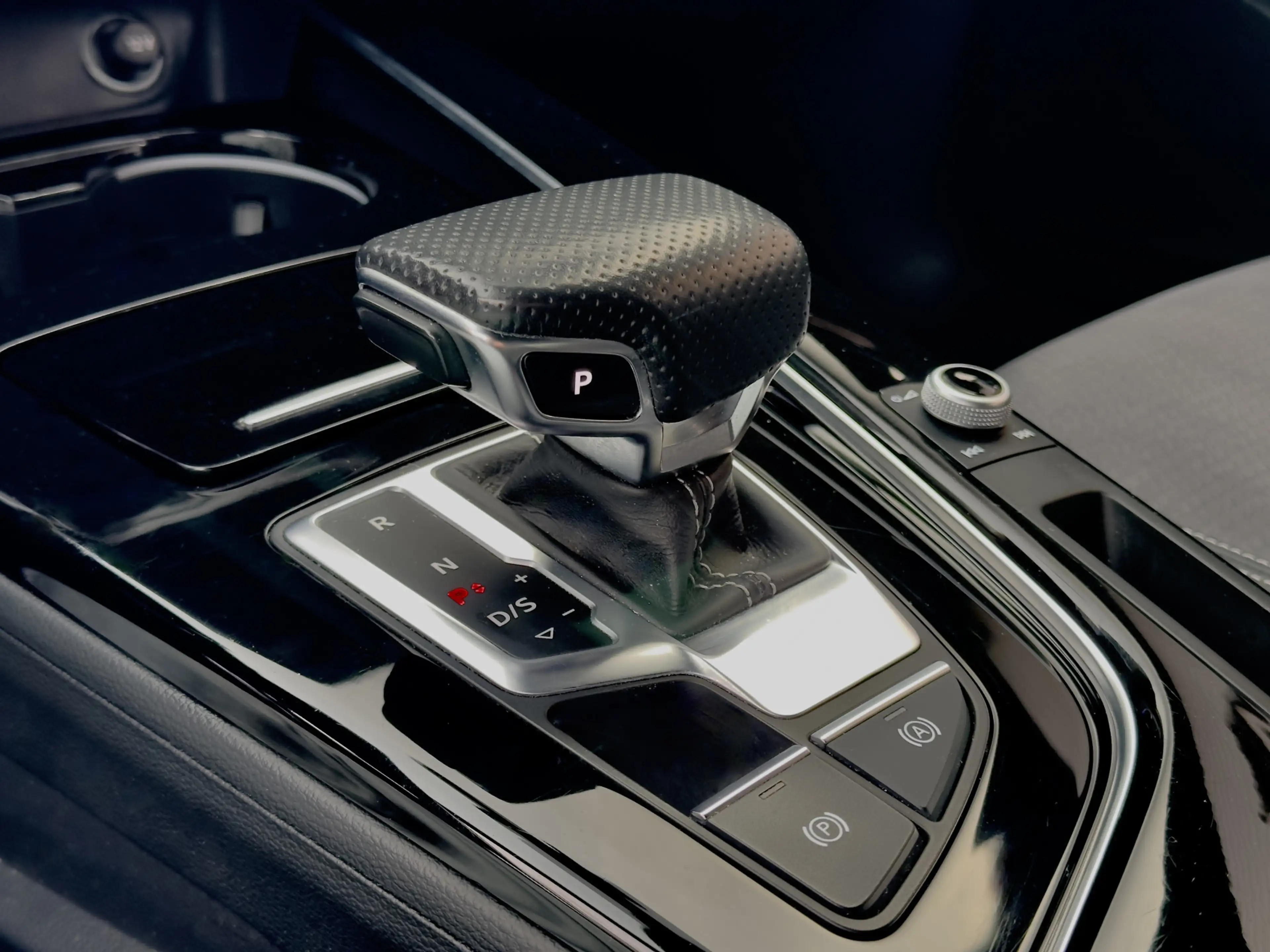 Audi A4 Avant QUATTRO S-LINE ACTIE! BETAAL NU 50% 14950 DE — photo 4