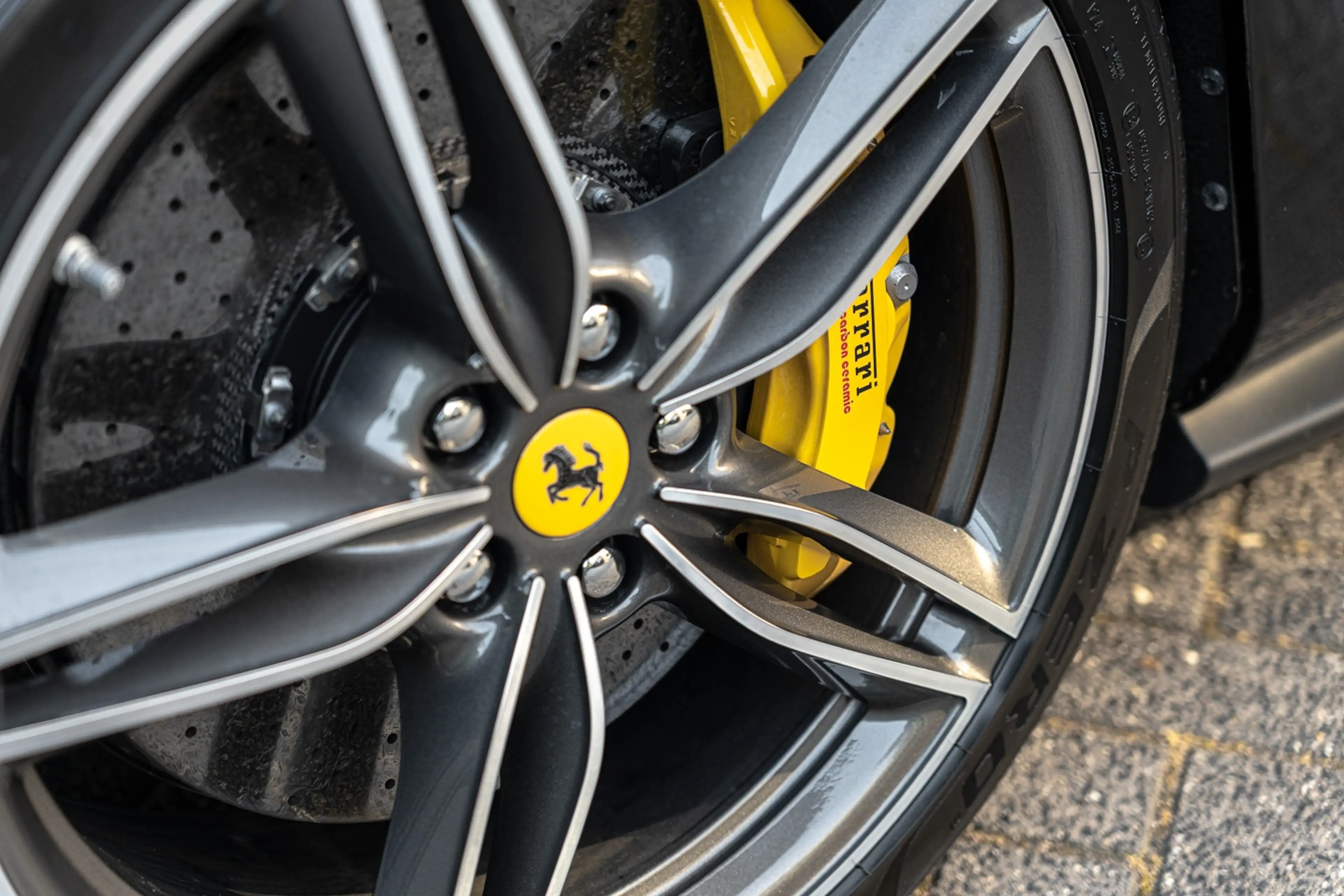 Ferrari Roma 3.9-V8 Carbon + LED Stuur | Stoelventilatie | Carb — photo 15