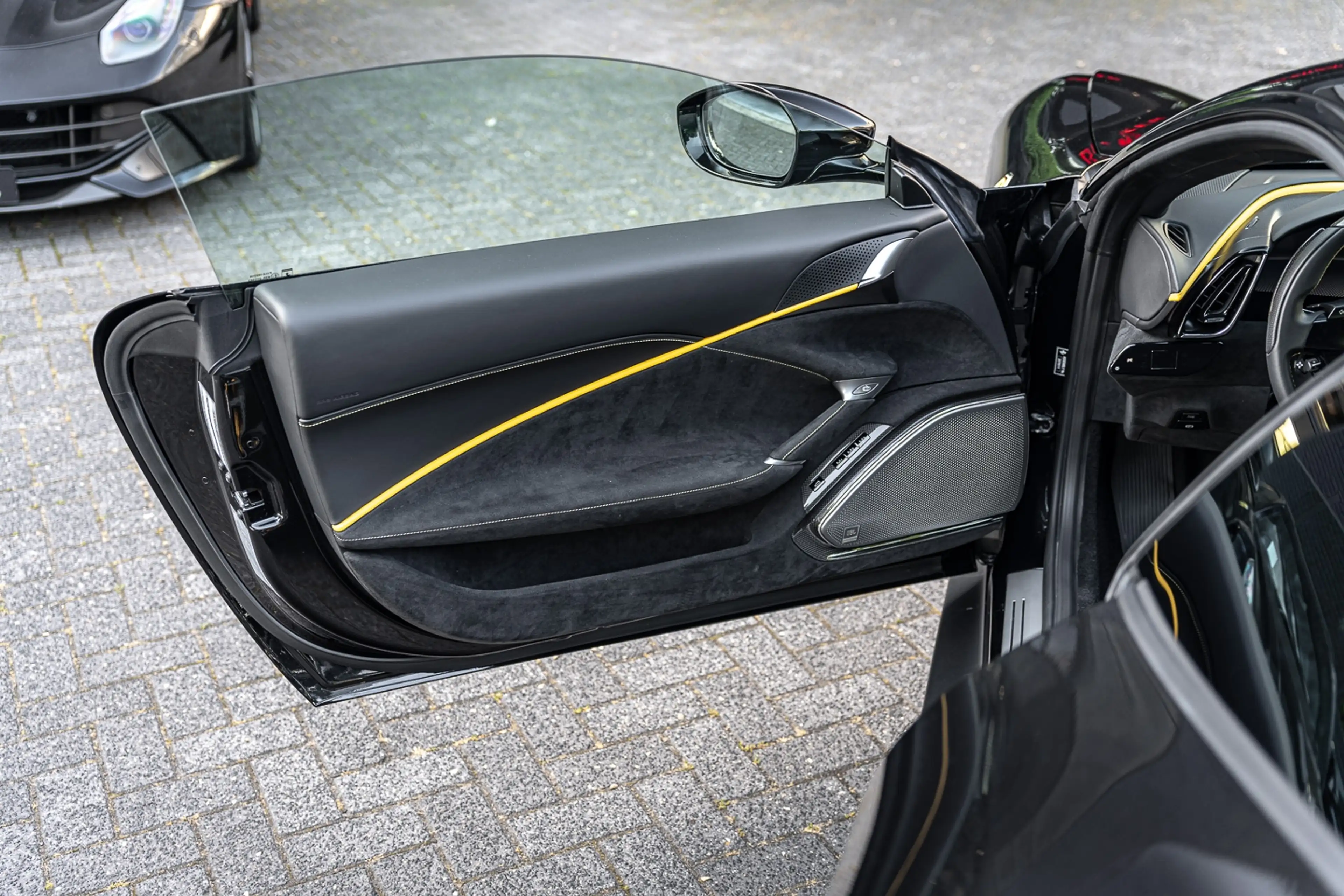 Ferrari Roma 3.9-V8 Carbon + LED Stuur | Stoelventilatie | Carb — photo 14