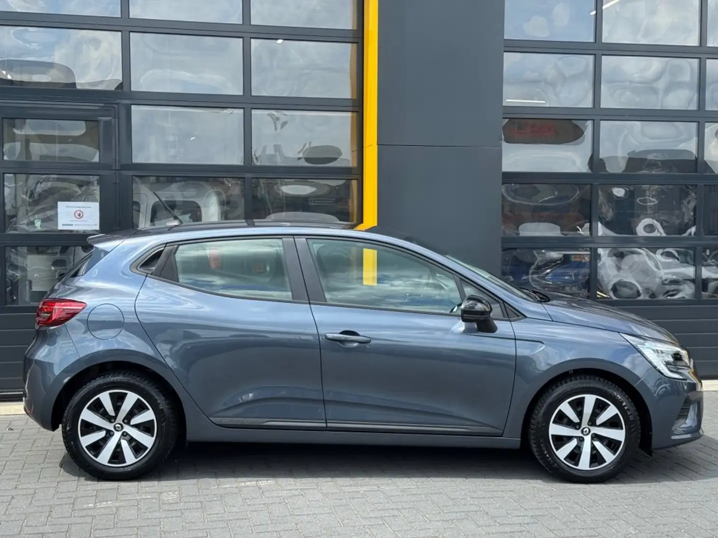 Renault Clio 1.0 TCe 90 Equilibre Navi Parkeersensoren Grijs - 2