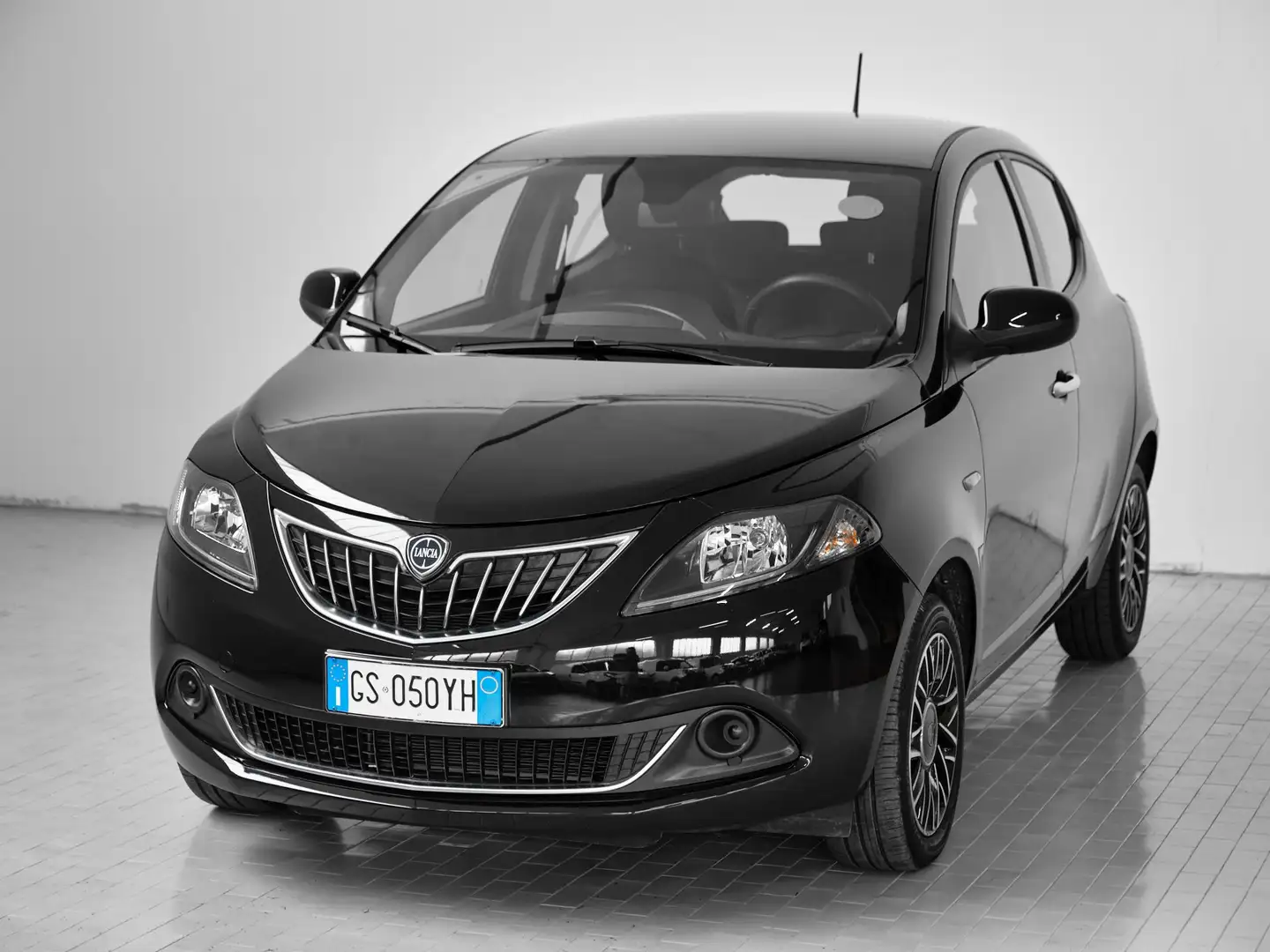Lancia Ypsilon Ypsilon 1.0 firefly hybrid Platino s Nero - 1