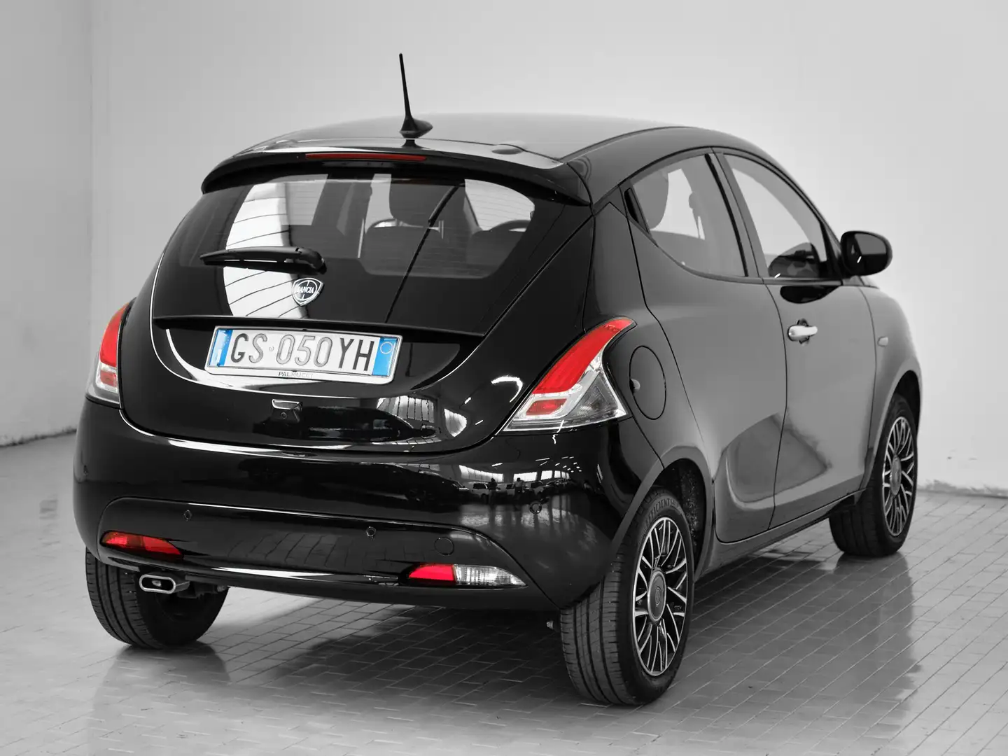 Lancia Ypsilon Ypsilon 1.0 firefly hybrid Platino s Nero - 2