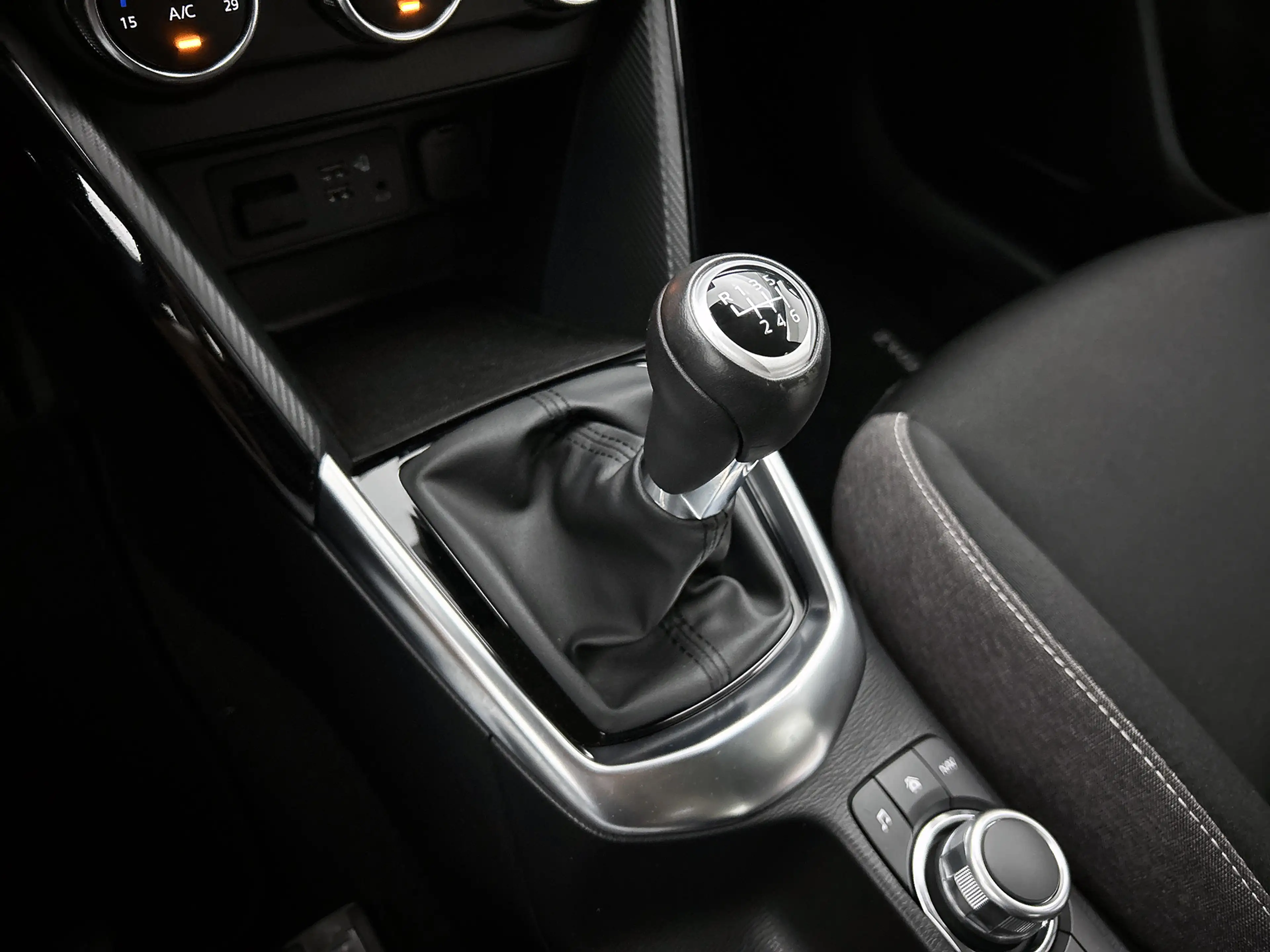 Mazda 2 1.5 e-SkyActiv-G 90 Exclusive-Line | 360 camera | — photo 6
