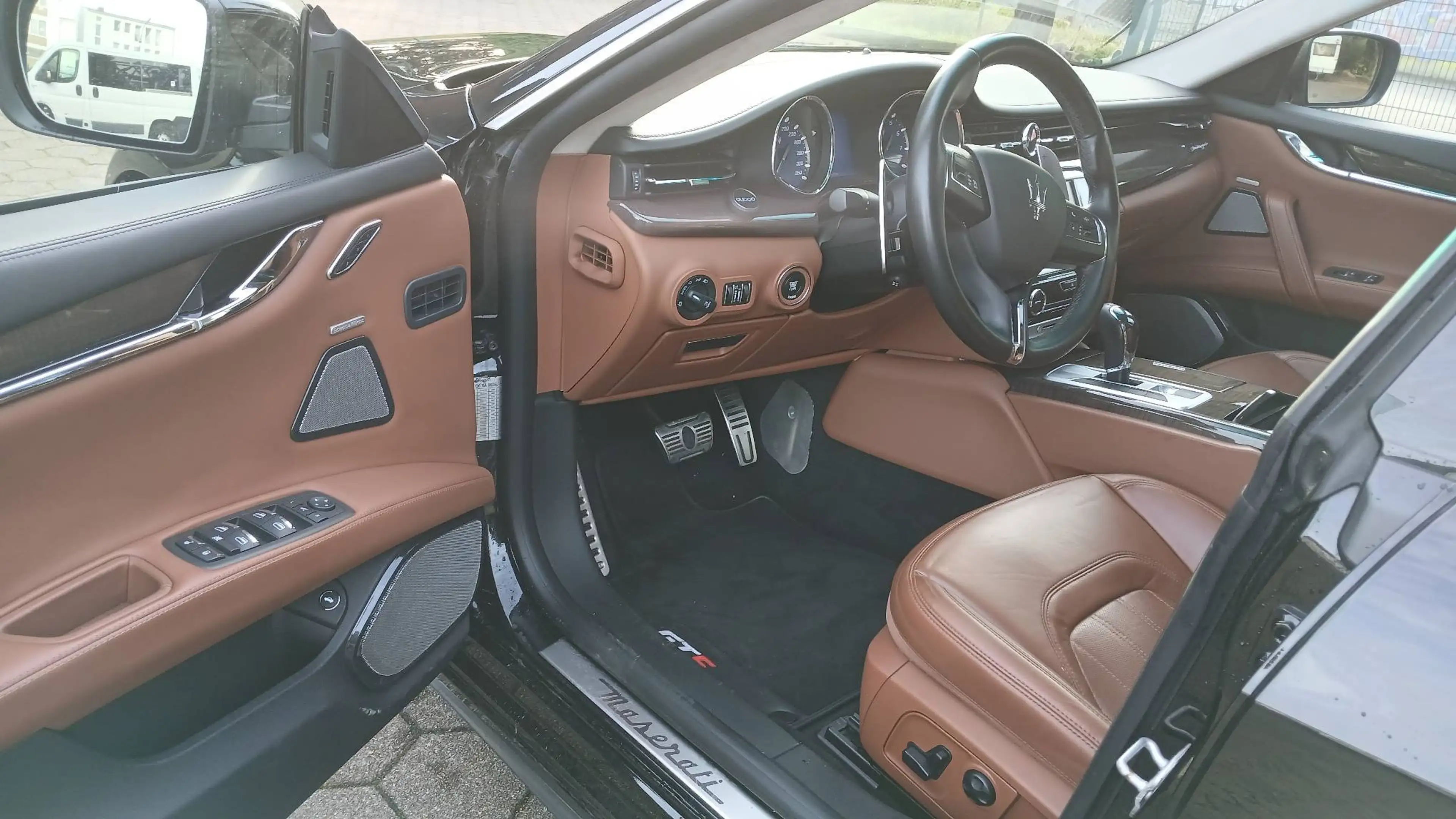 Maserati Quattroporte GTS Automatik*Ferrari-Motor*21Zoll*wenig KM* — photo 8