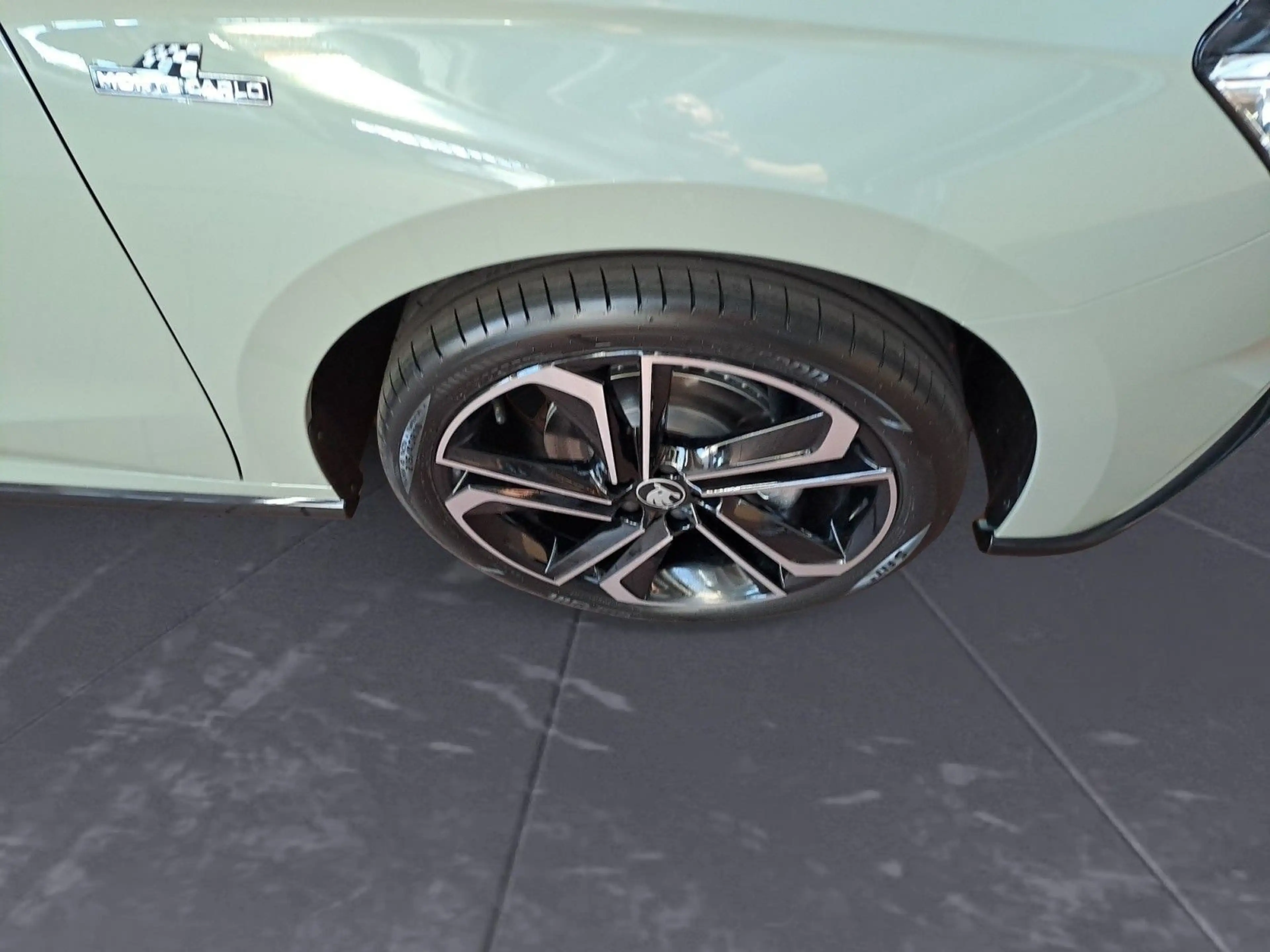 Skoda Fabia Monte Carlo 1,5 TSI  7-Gang-DSG — photo 11