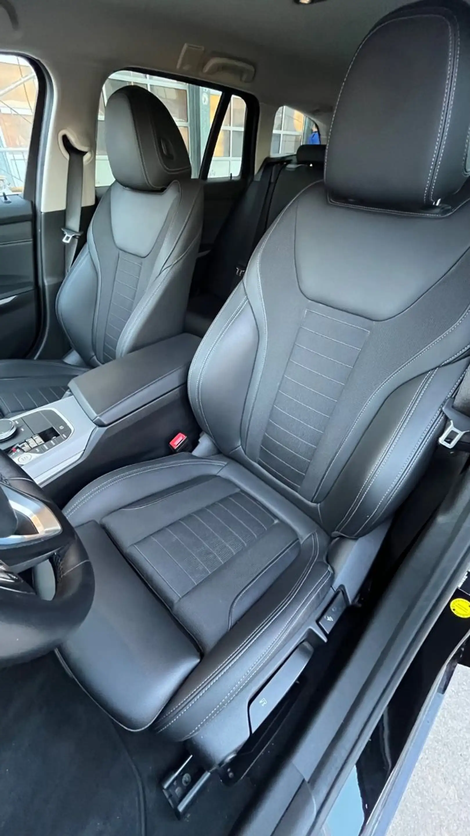 BMW 318 d Touring WideScreen 19-Alu Leder Navi Kamera — photo 9