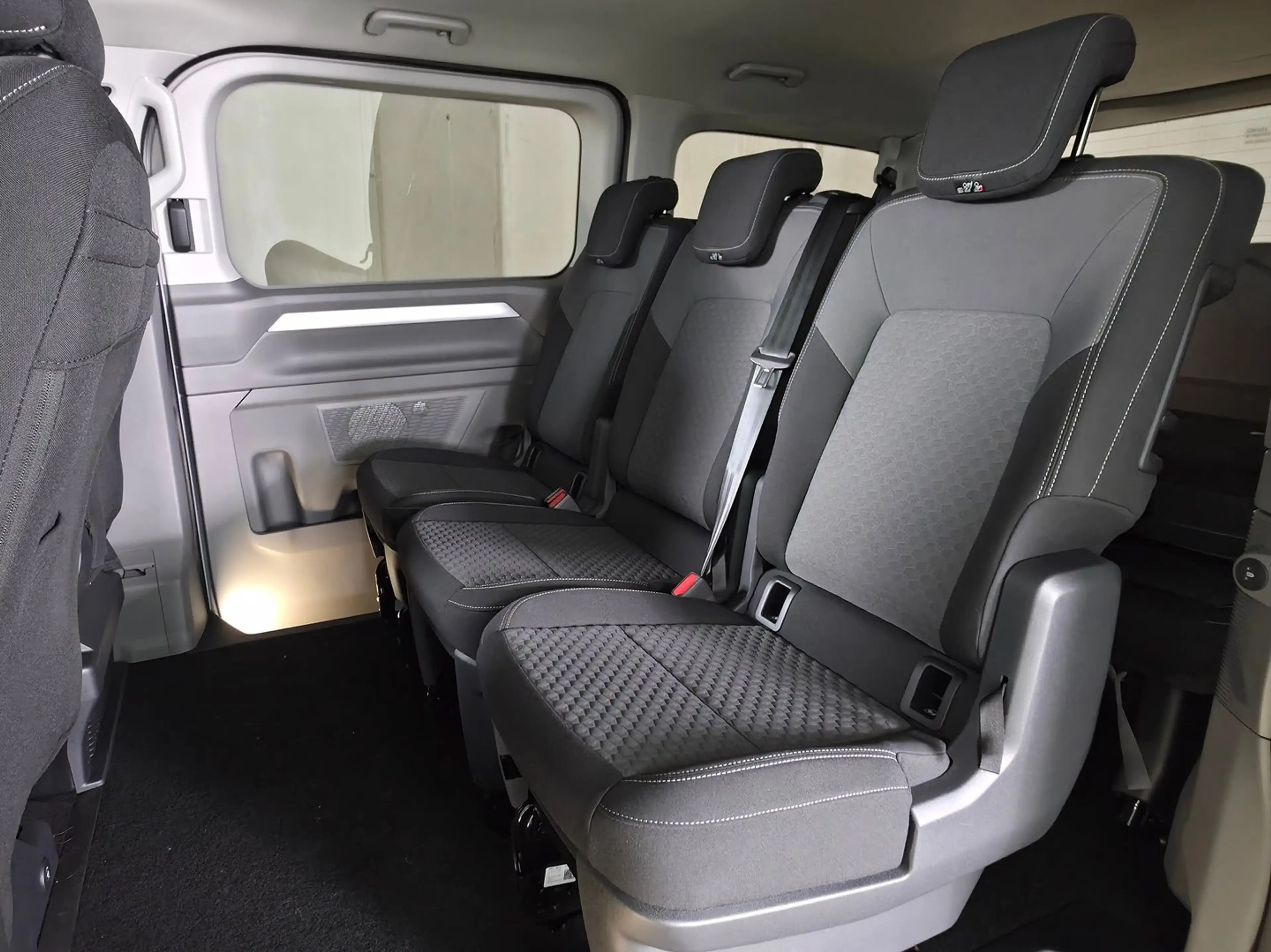 Volkswagen T7 Caravelle VW e-T7 Caravelle Edition 160 kW — photo 13