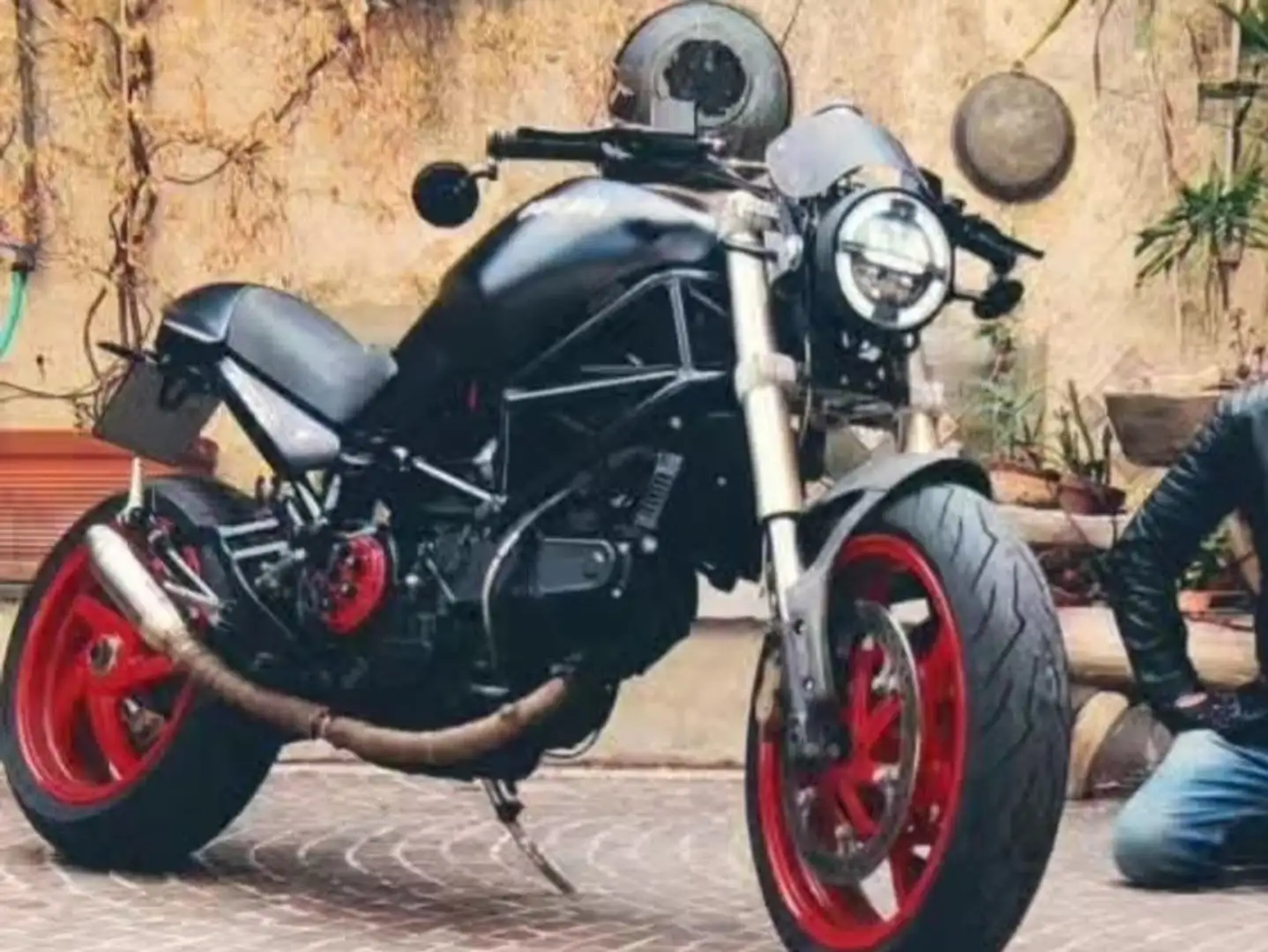Ducati Monster 900 Fekete - 1