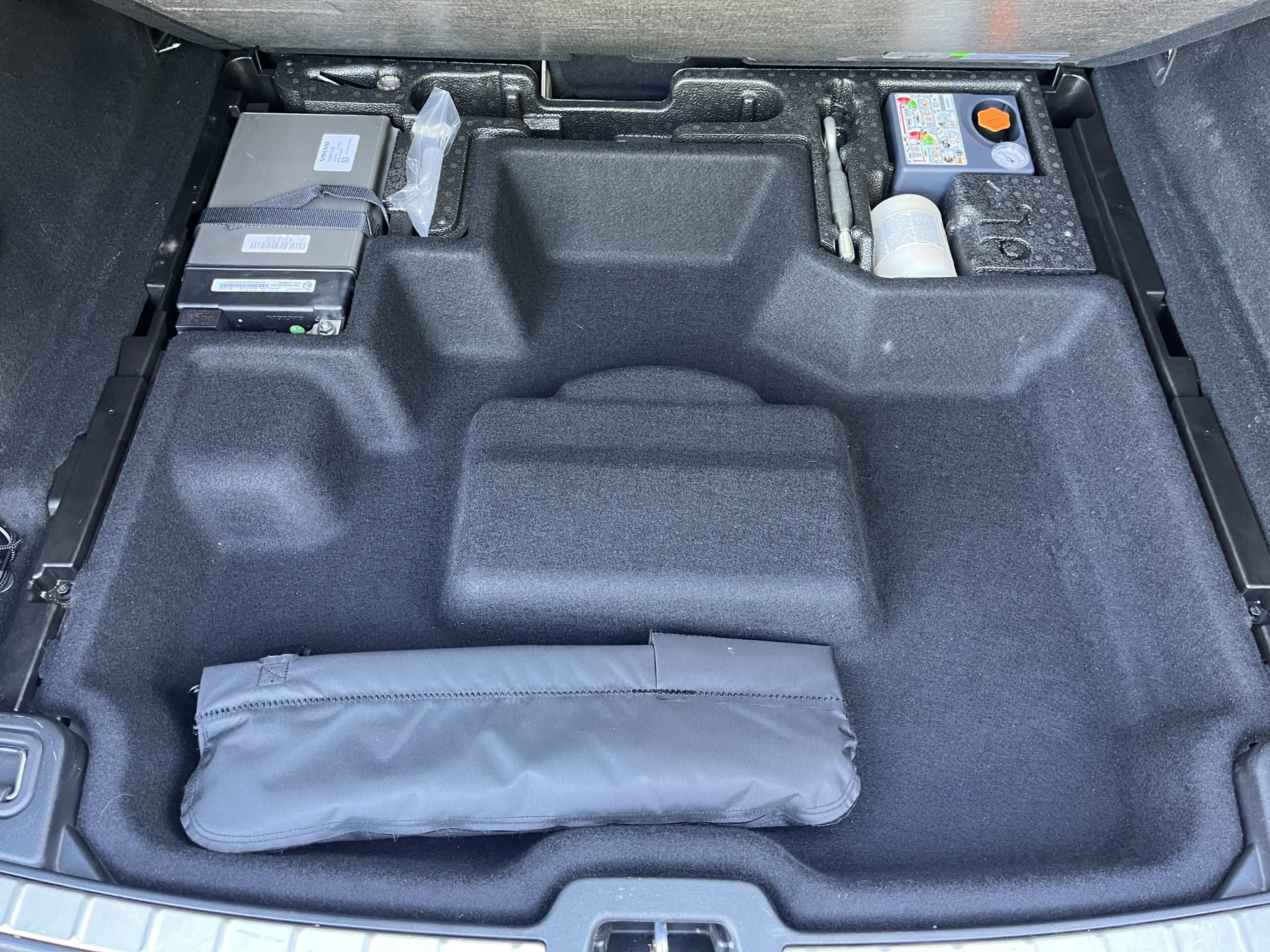 Volvo XC60 R Design 197 PS Winterpaket AHK — photo 6