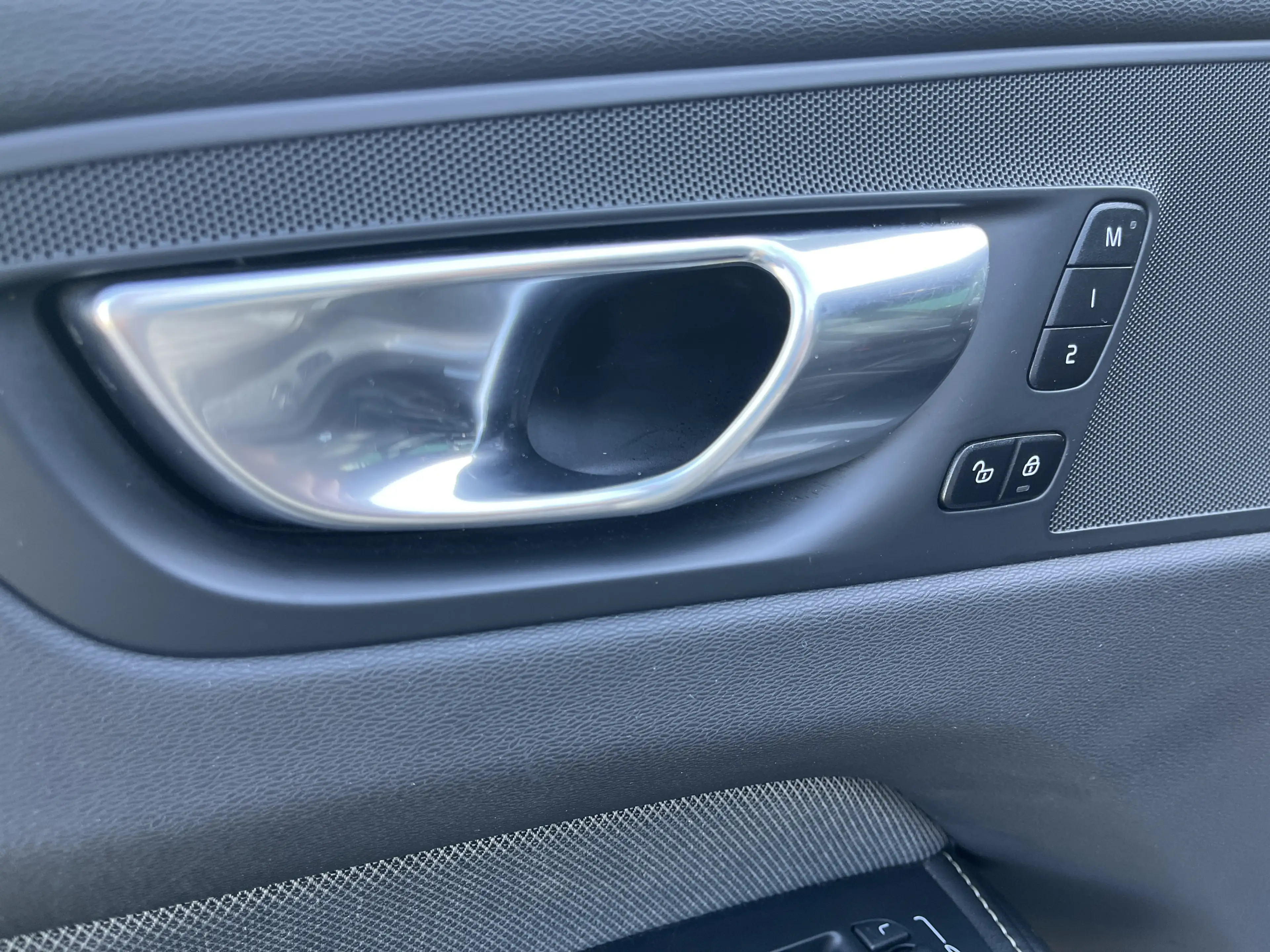 Volvo XC60 R Design 197 PS Winterpaket AHK — photo 15