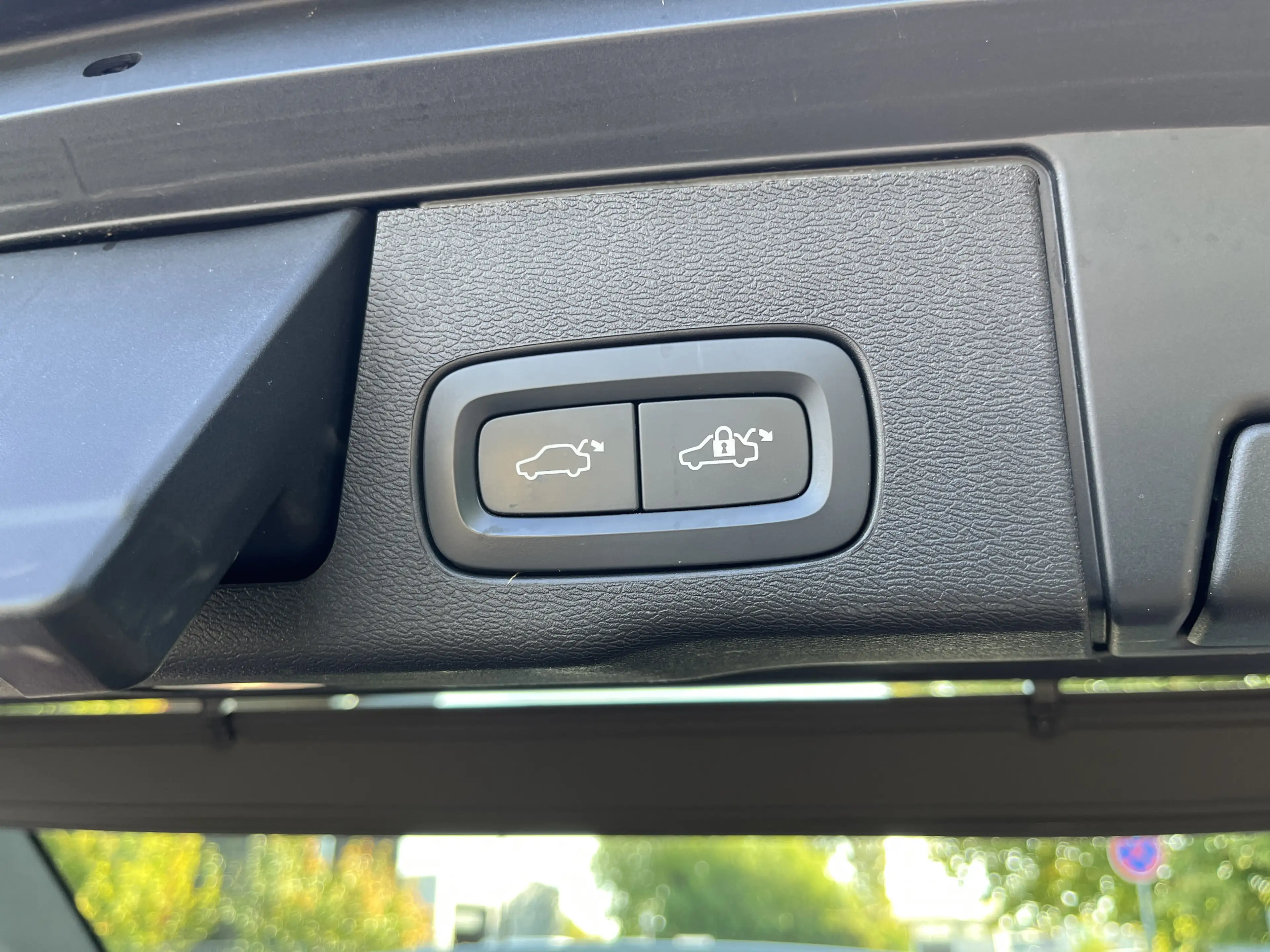 Volvo XC60 R Design 197 PS Winterpaket AHK — photo 7