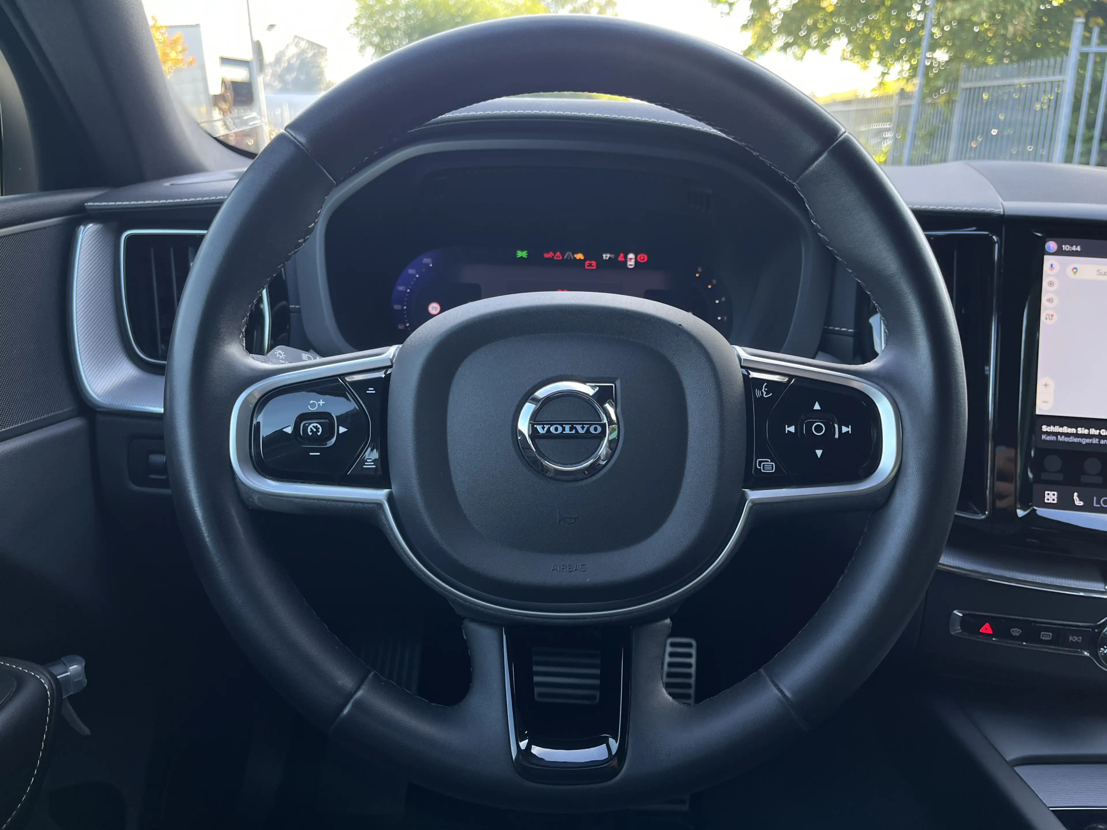 Volvo XC60 R Design 197 PS Winterpaket AHK — photo 10
