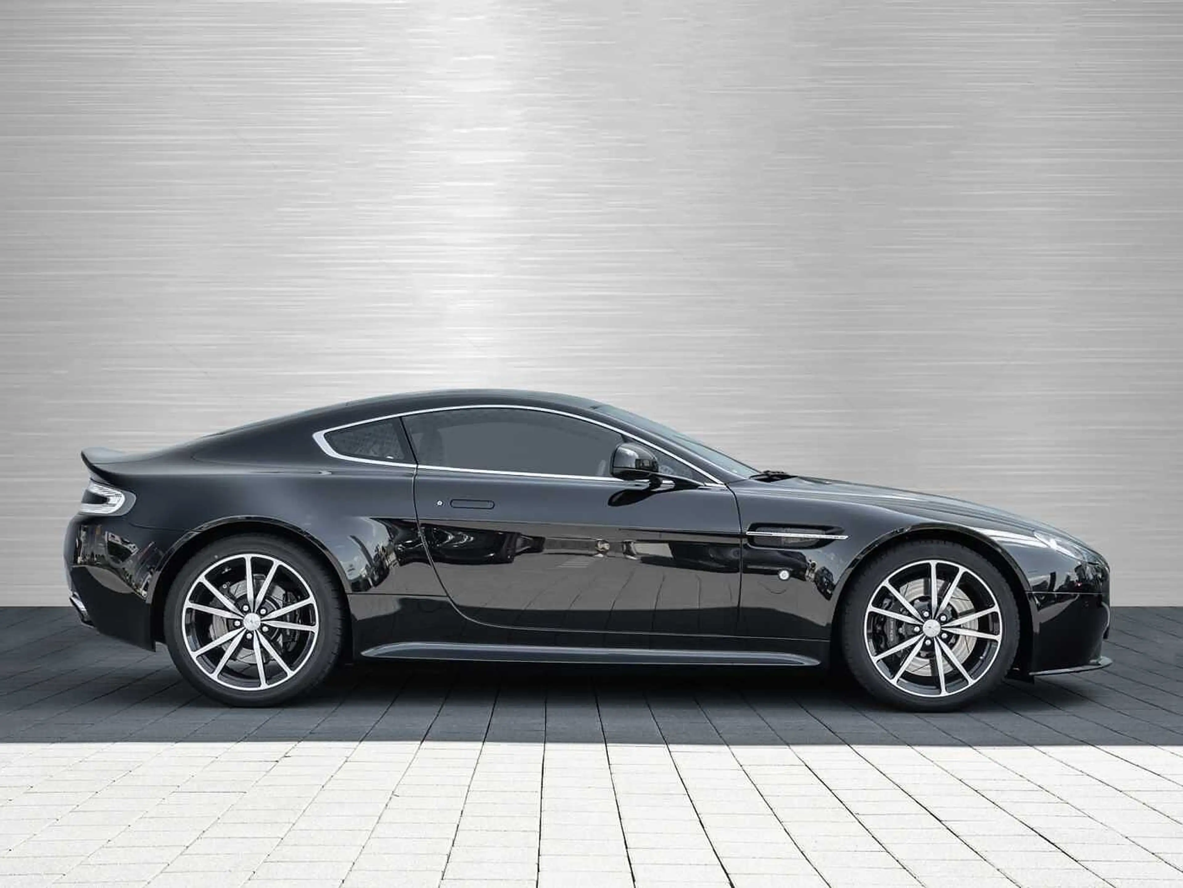 Aston Martin V8 Vantage S Sportshift SP10 — photo 3