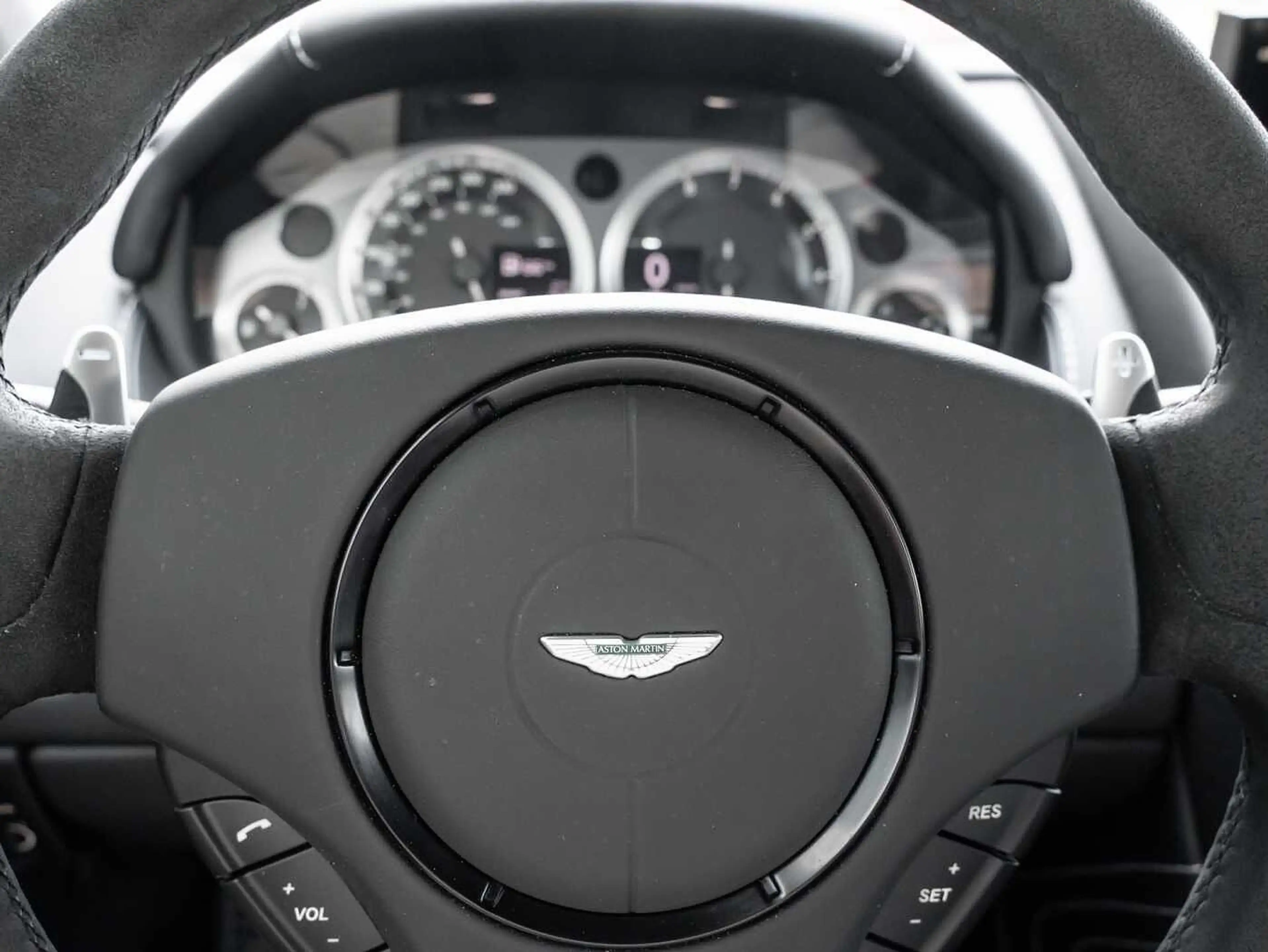 Aston Martin V8 Vantage S Sportshift SP10 — photo 13
