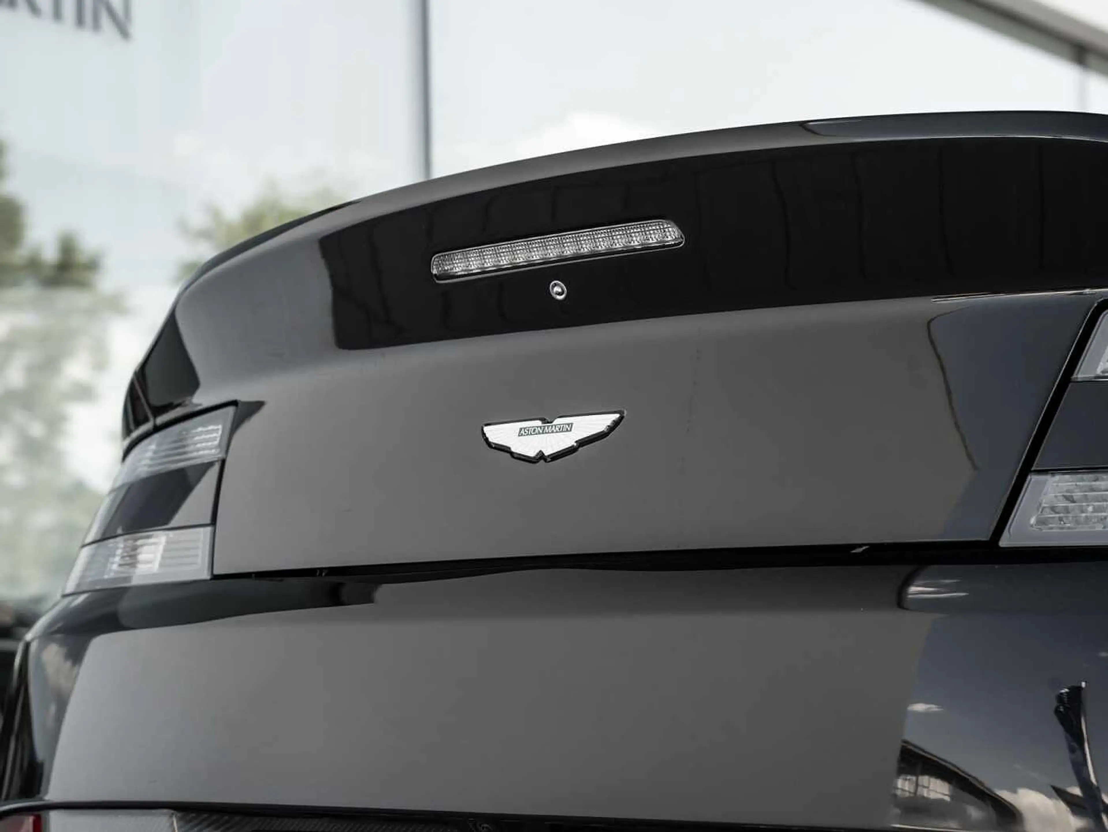 Aston Martin V8 Vantage S Sportshift SP10 — photo 10