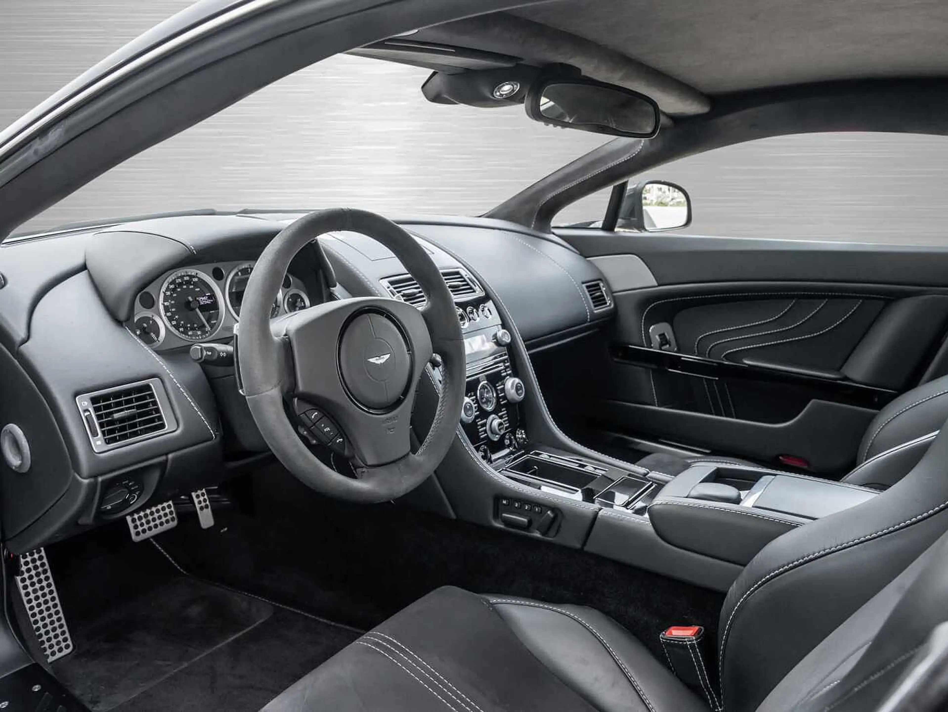 Aston Martin V8 Vantage S Sportshift SP10 — photo 14