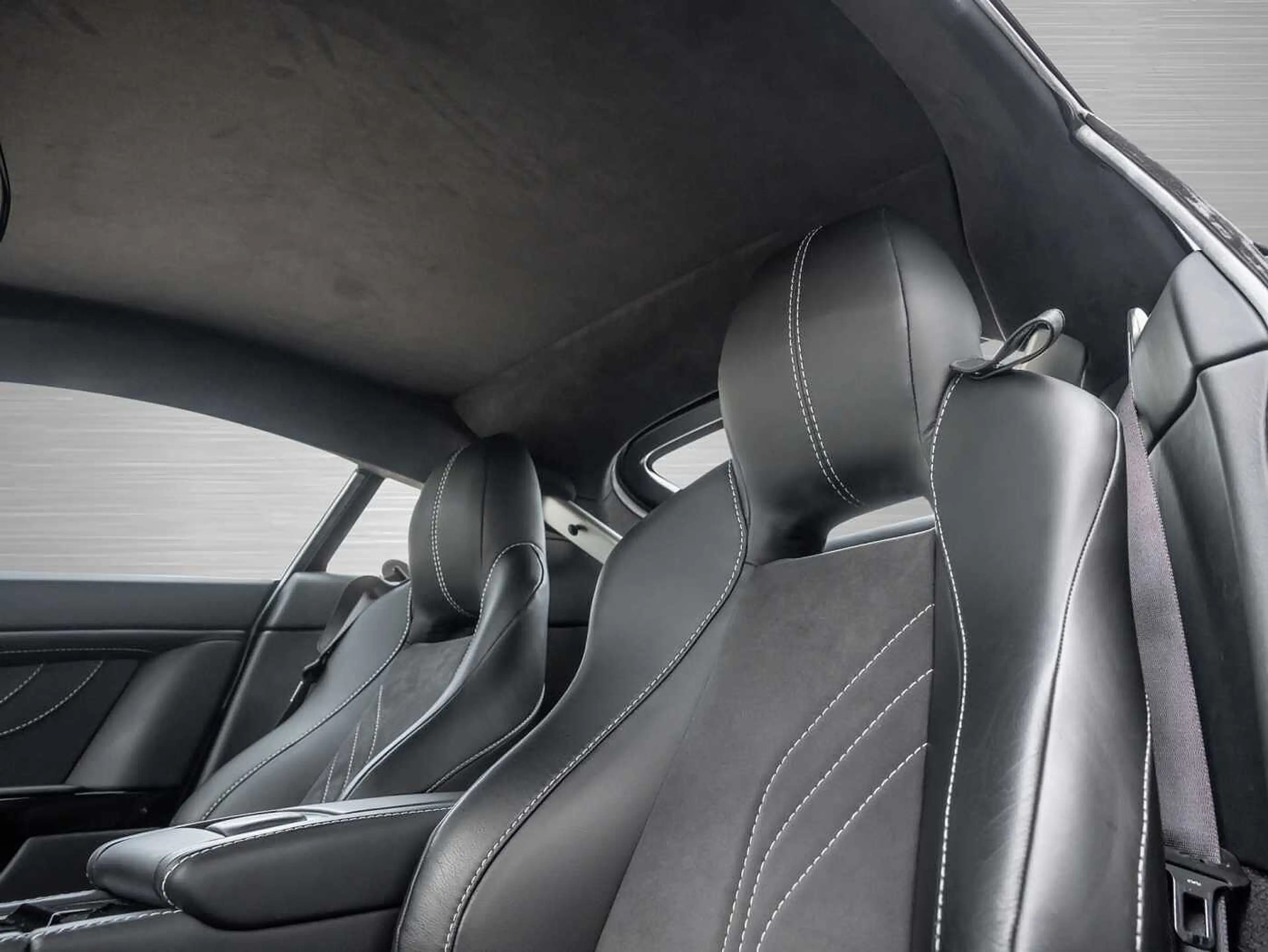 Aston Martin V8 Vantage S Sportshift SP10 — photo 15