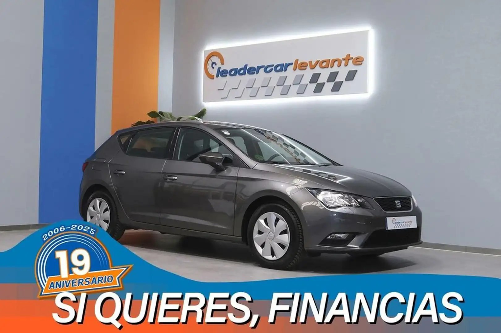 SEAT Leon 1.6 TDI REFERENCE S/S 110CV Gris - 1