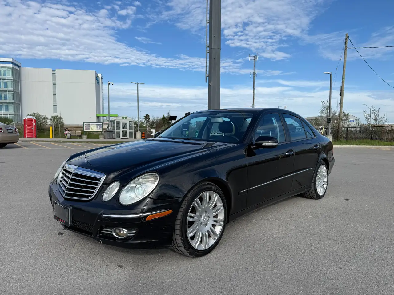 Mercedes-Benz E-Class снимка Mercedes-Benz E-Class