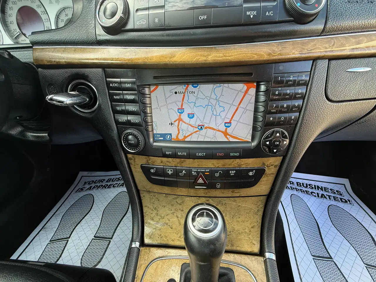 Mercedes-Benz E-Class снимка Mercedes-Benz E-Class