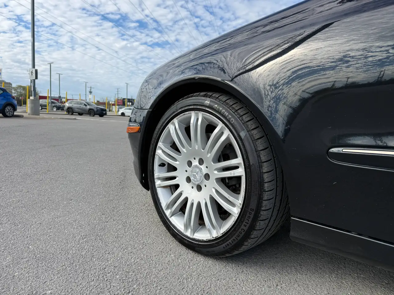 Mercedes-Benz E-Class снимка Mercedes-Benz E-Class