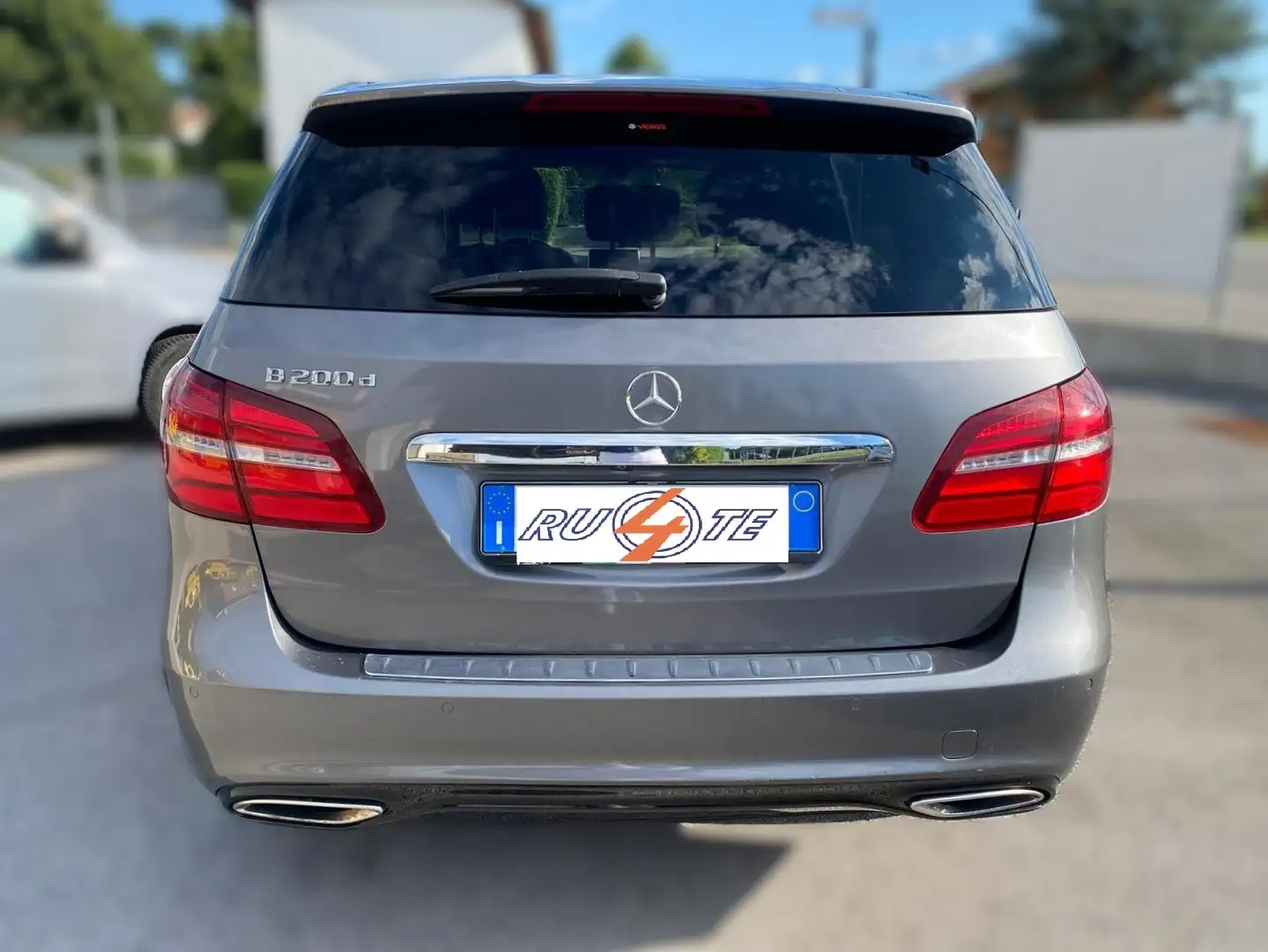 Mercedes-Benz B 200 D PREMIUM AMG Automatico Grigio - 2
