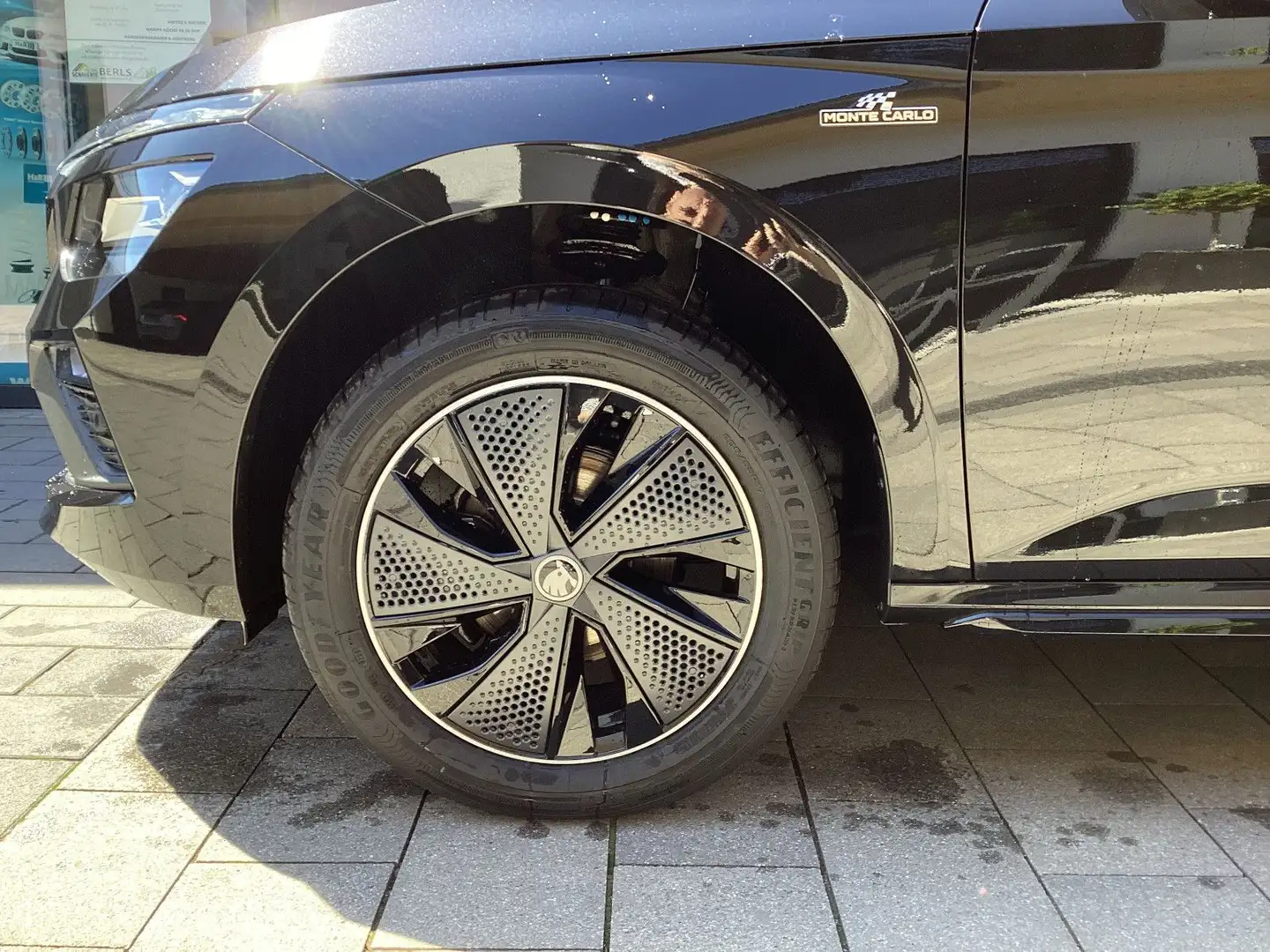 Skoda Kamiq 1,5 TSI DSG Monte Carlo Schwarz - 2