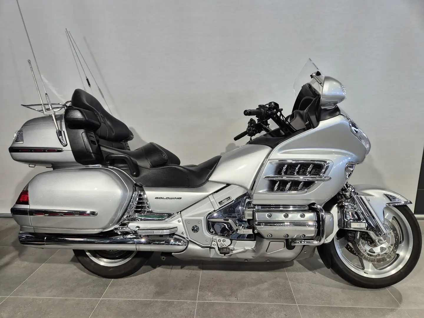 Honda GL 1800 Argent - 1