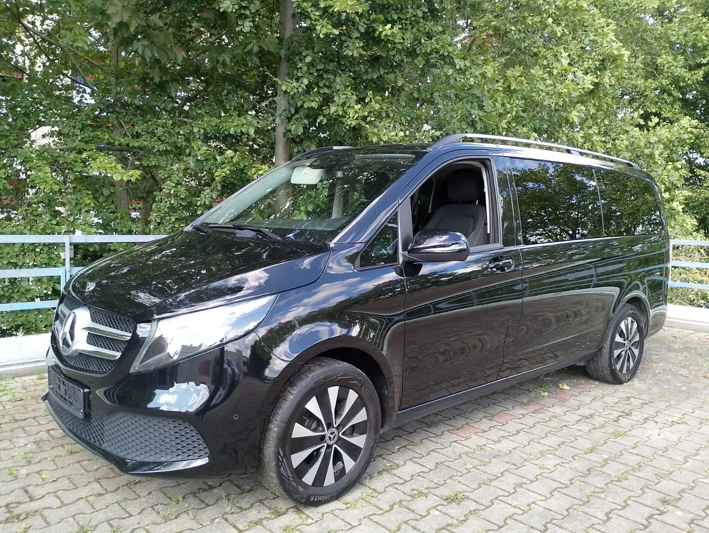 Mercedes-Benz V 300 V-Klasse Diesel d lang 4Matic 9G-TRONIC Edition Schwarz - 1