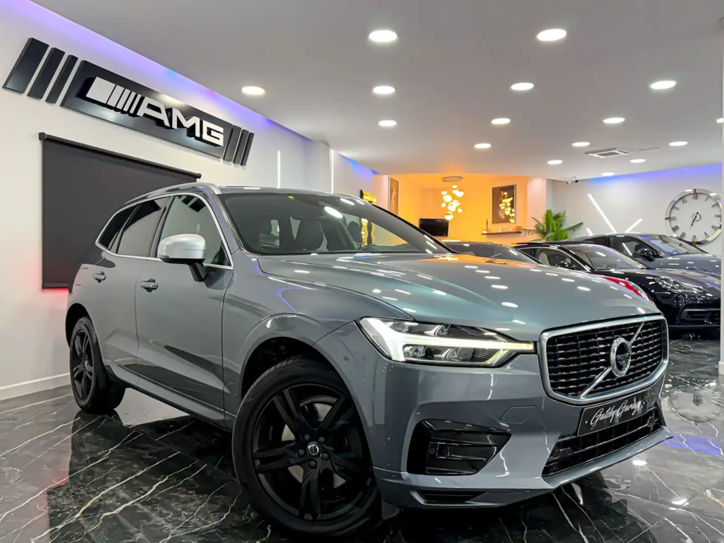 Volvo XC60 D5 R-Design C AWD Aut. Gris - 2