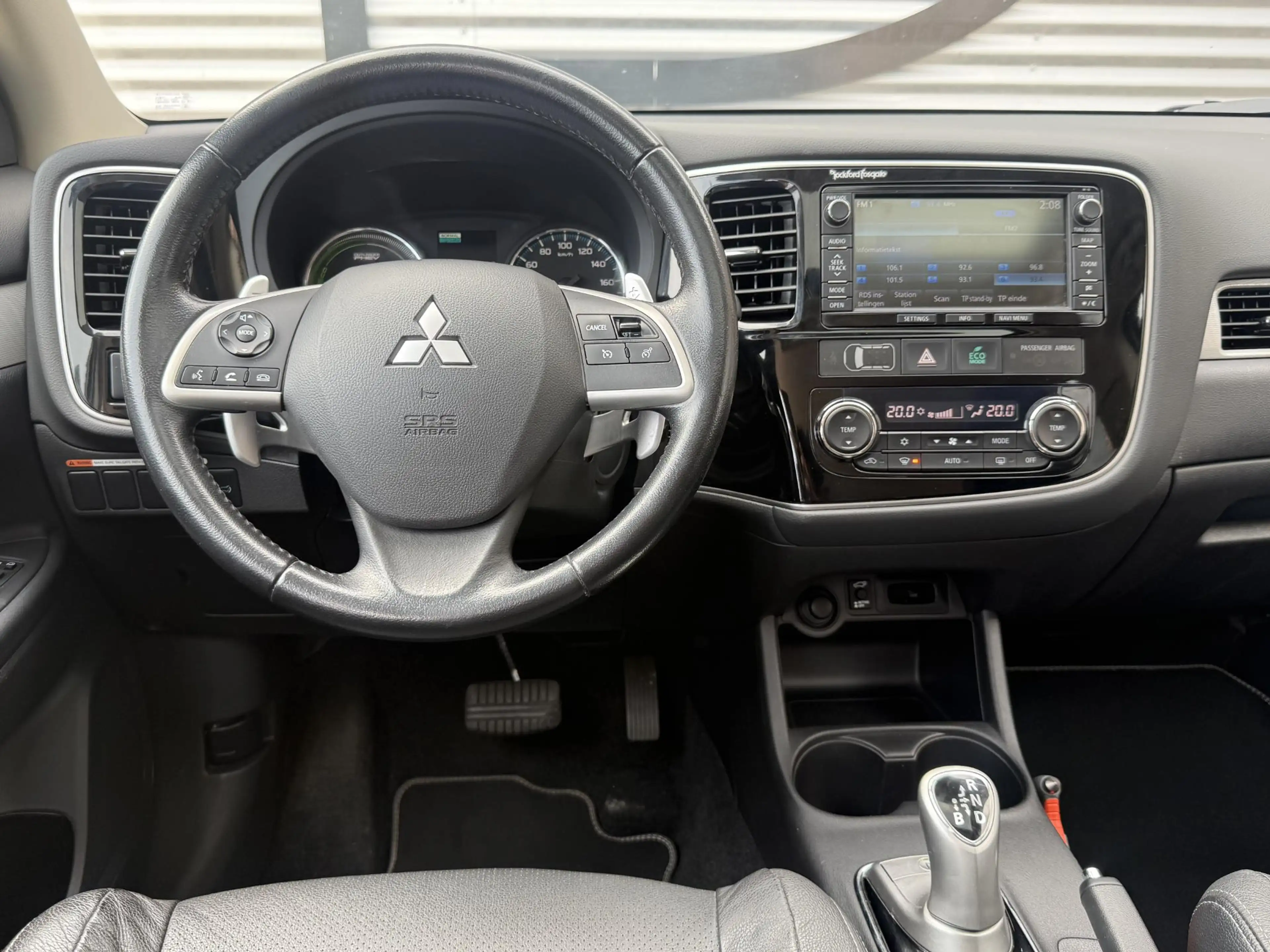 Mitsubishi Outlander 2.0 PHEV instyle 2e Eigenaar|Pano|Camera|Cruise|St — photo 2