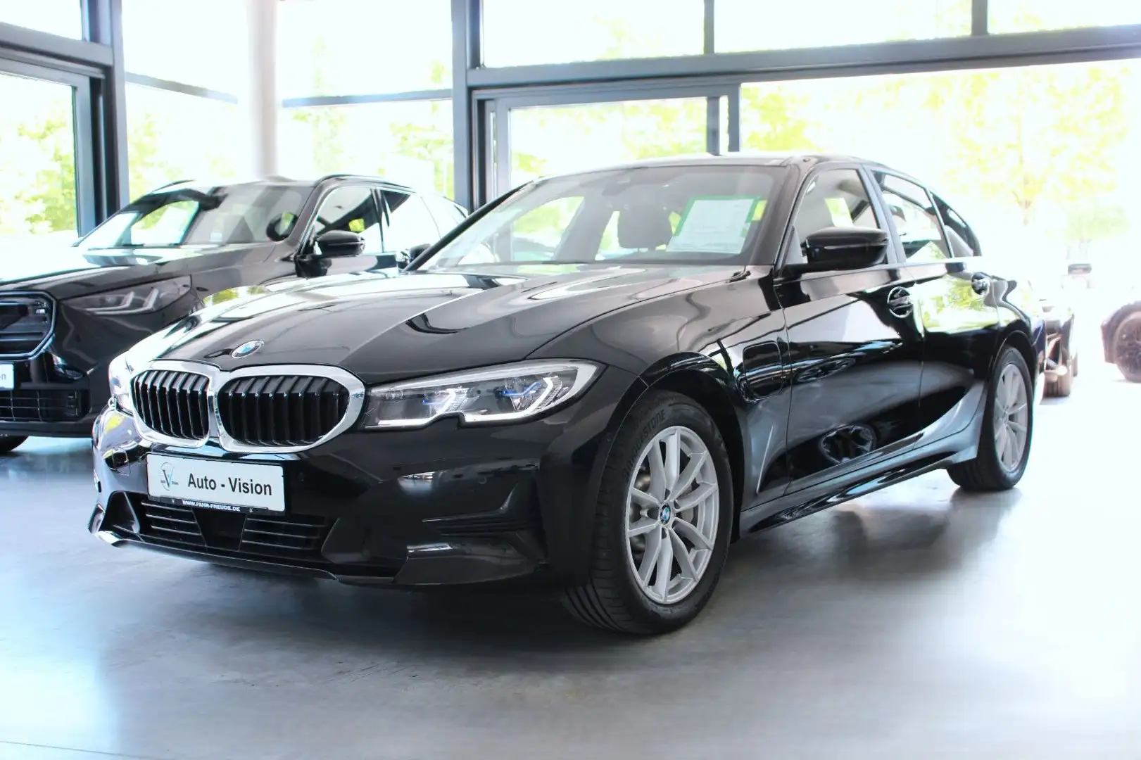 BMW 330 e (G20) Advantage *Laser*ACC*AppleCarPlay Schwarz - 2