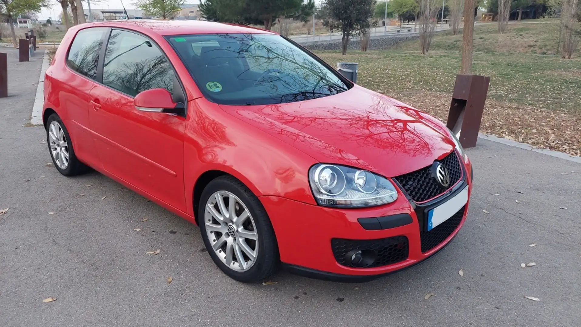 Volkswagen Golf 2.0TDI Sportline DSG Rojo - 1