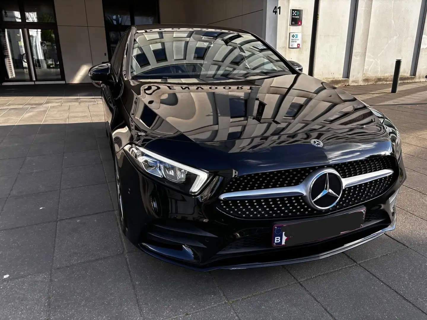Mercedes-Benz A 180 A 180 d 7G-DCT AMG Line Zwart - 2