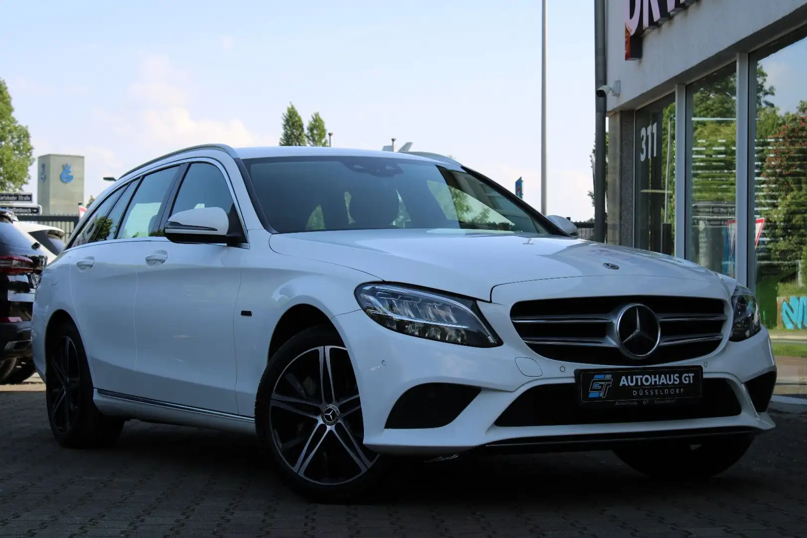 Mercedes-Benz C 300 T/ACC/Standhzg/Klima/Navi/Kamera/Sitzhzg Weiß - 1