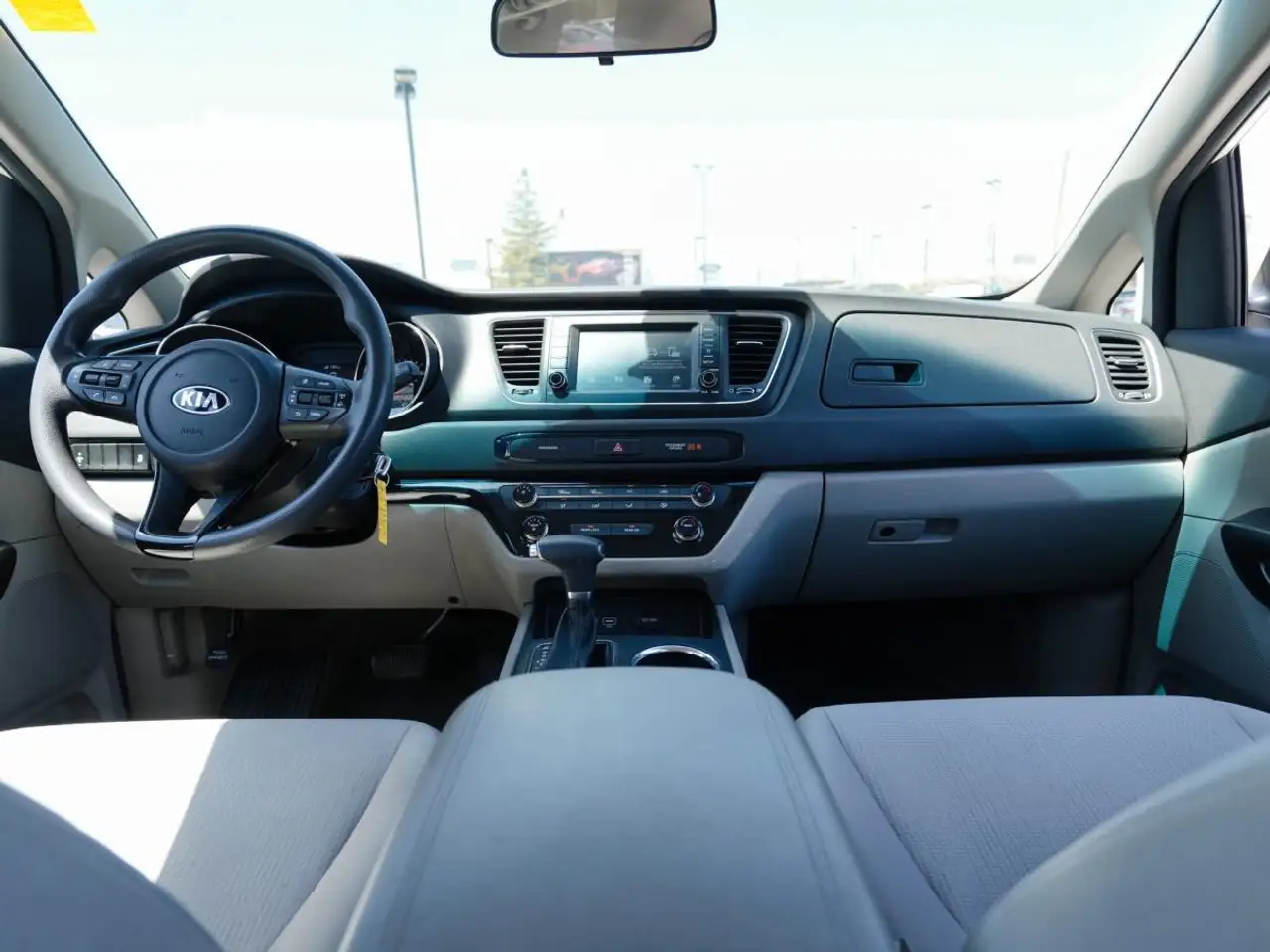 Kia Sedona снимка Kia Sedona