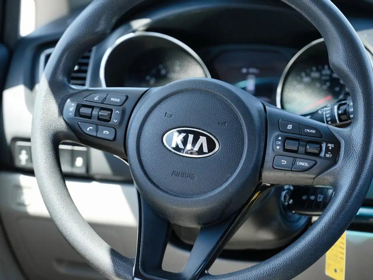 Kia Sedona снимка Kia Sedona